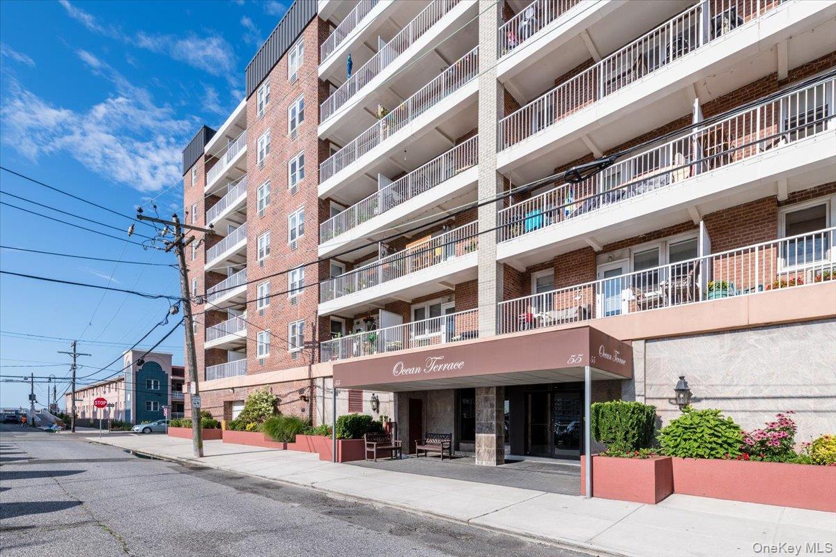 55 Monroe Boulevard 3p Property Photo 1