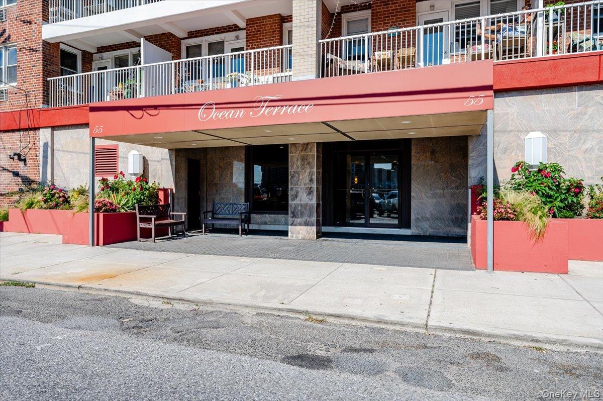 55 Monroe Boulevard 3p Property Photo 2