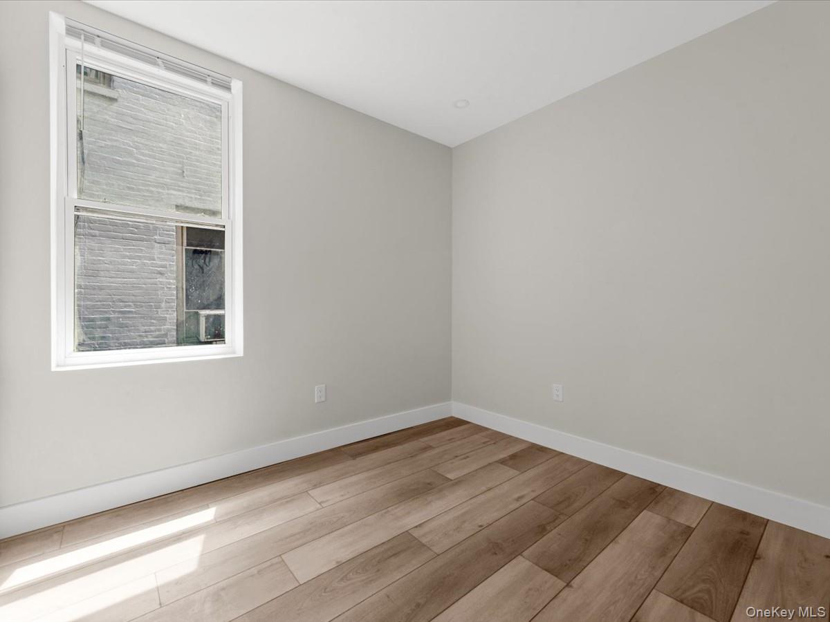 910 E 226th Street Property Photo 8
