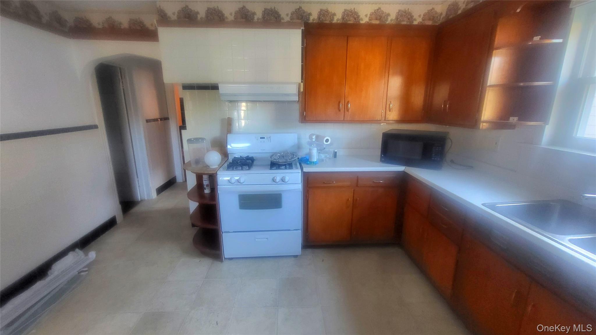 319 Mansion Street 2 Property Photo 6