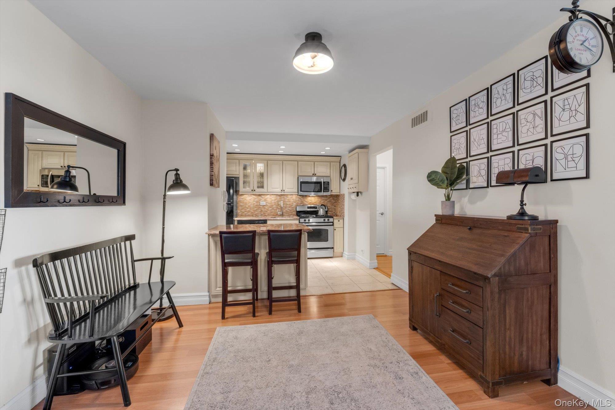 125-10 Queens Boulevard 2106 Property Photo 4