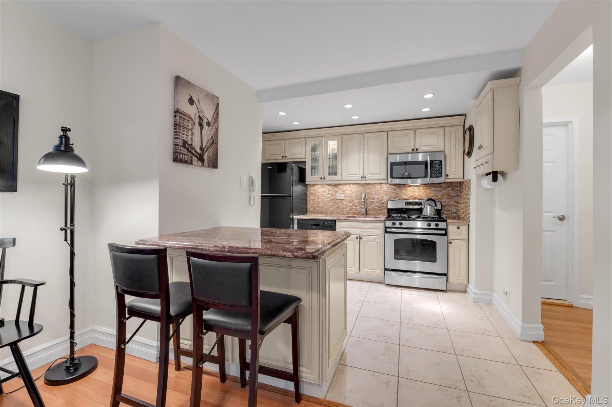 125-10 Queens Boulevard 2106 Property Photo 6
