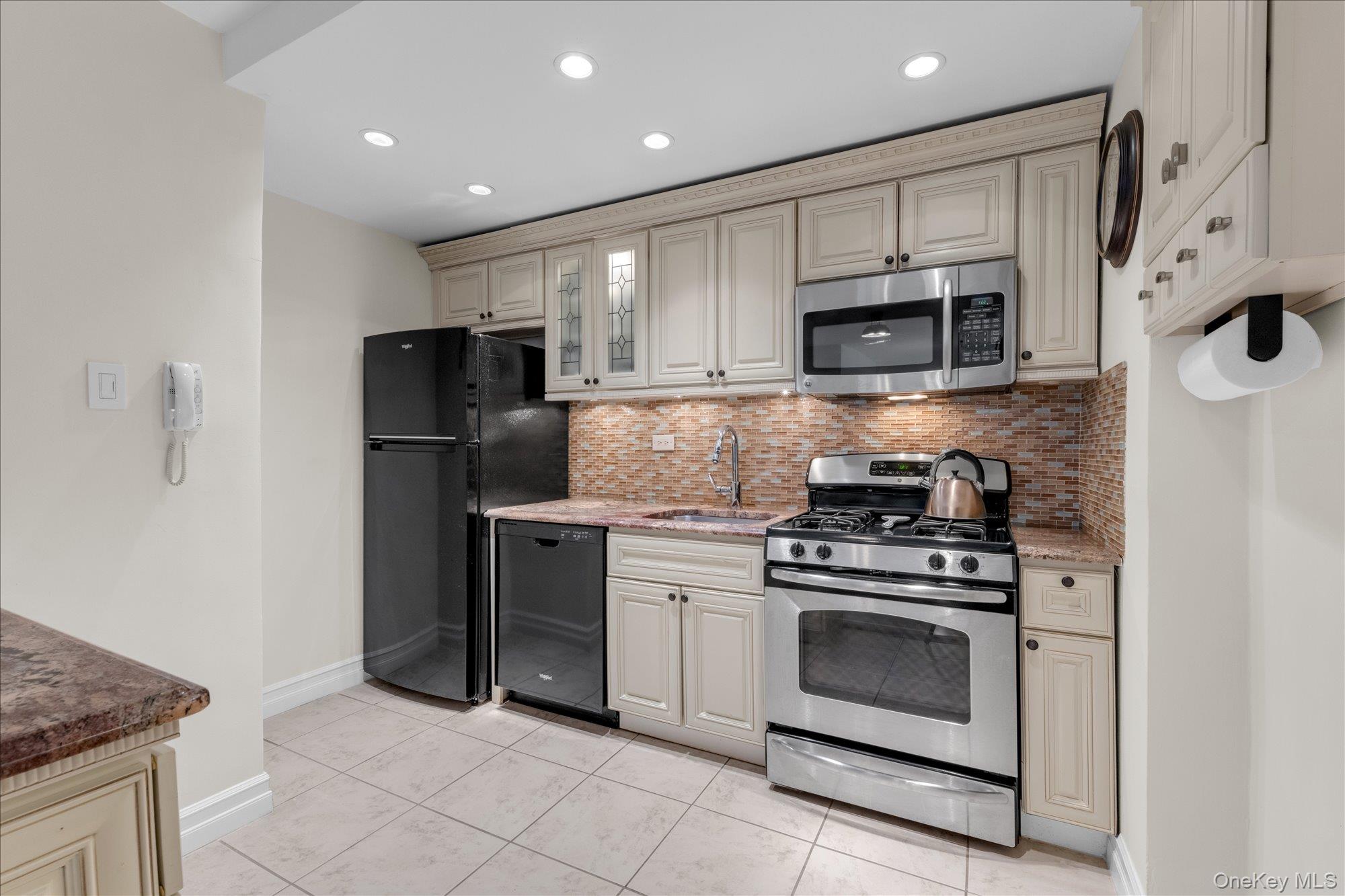 125-10 Queens Boulevard 2106 Property Photo 7