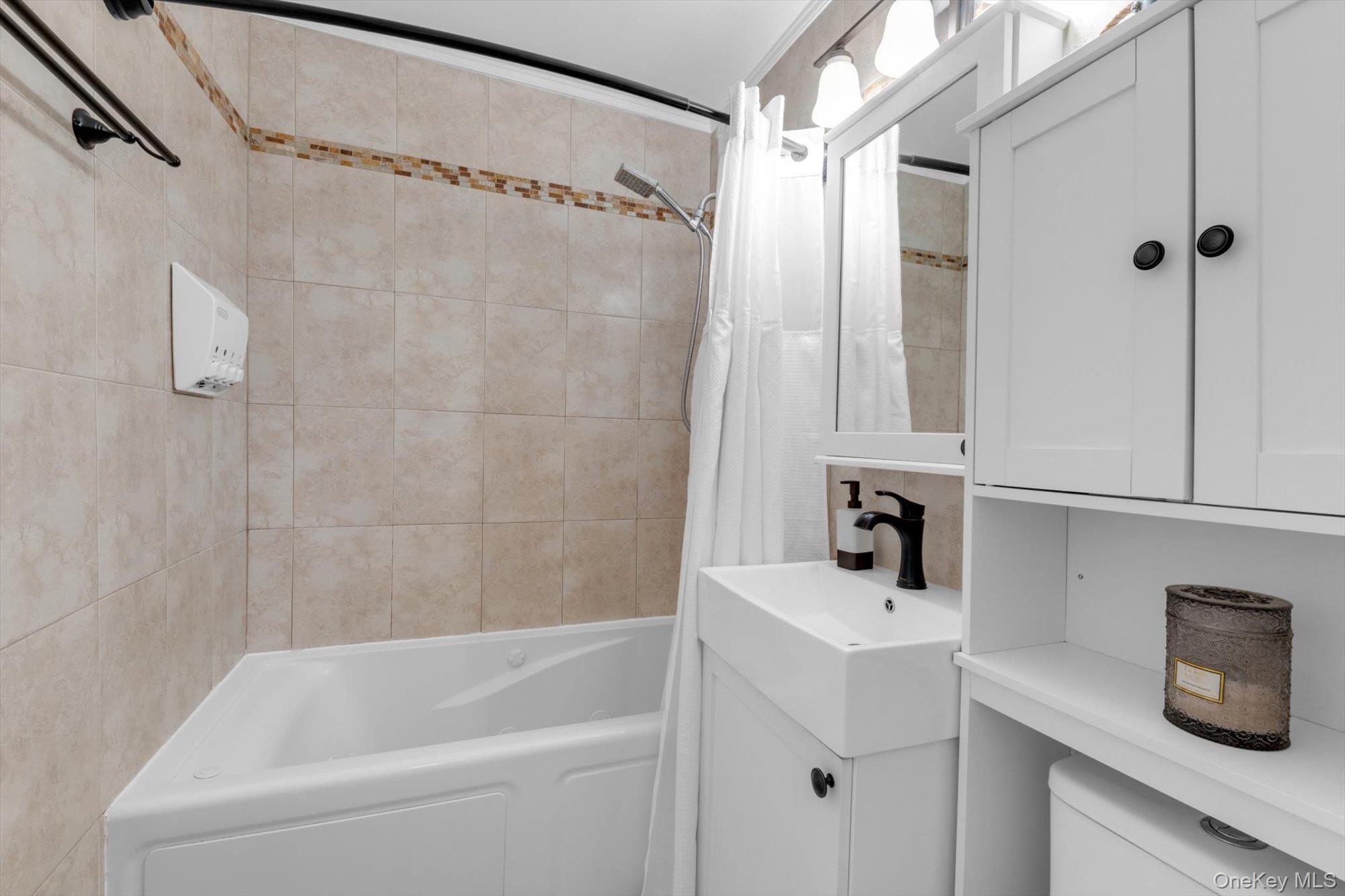 125-10 Queens Boulevard 2106 Property Photo 11