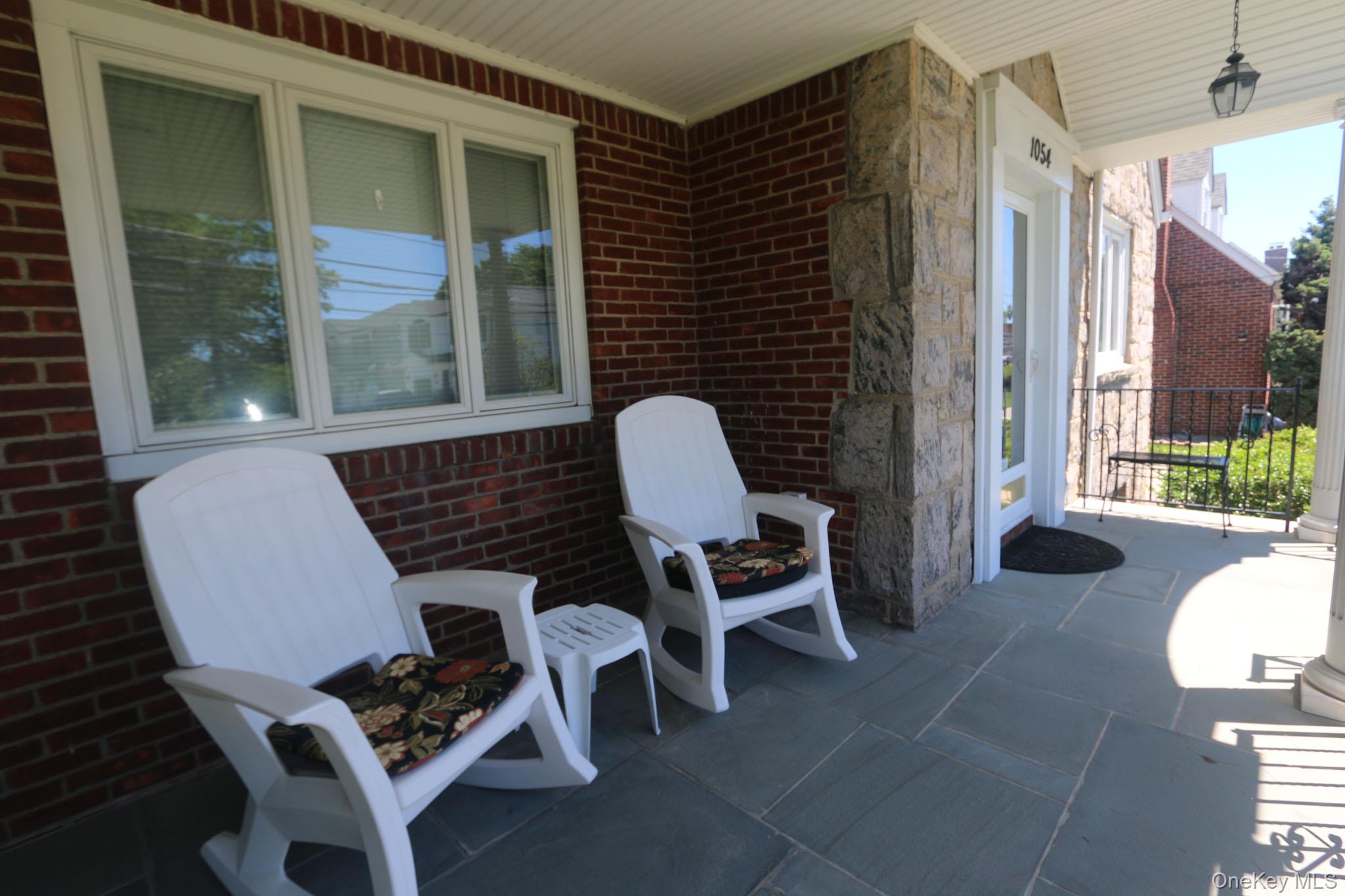 1054 Tulip Avenue Property Photo 2