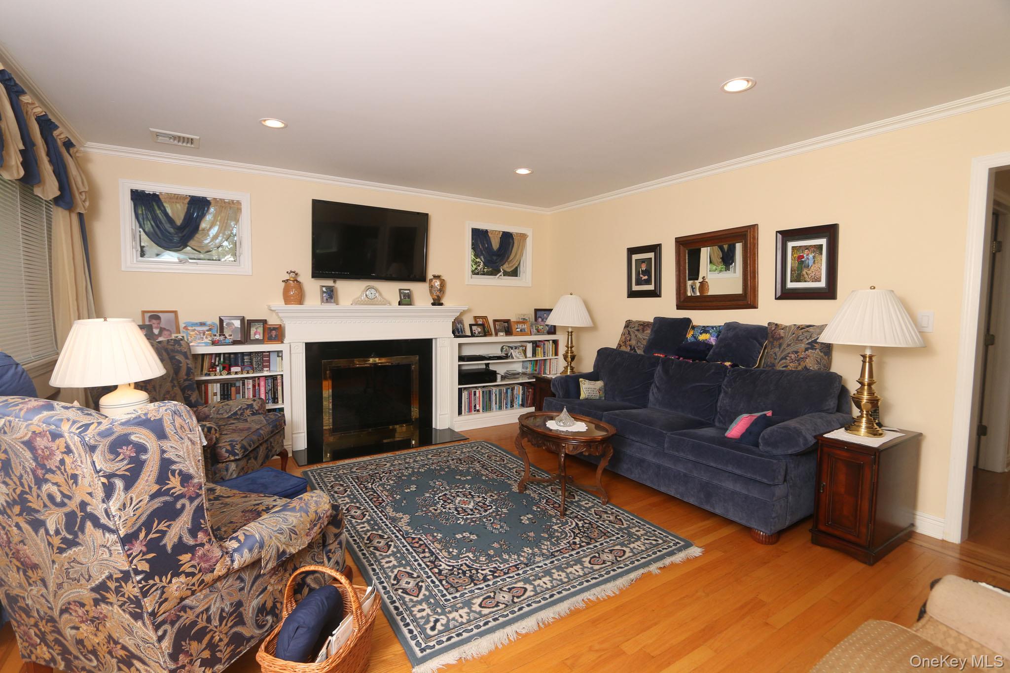 1054 Tulip Avenue Property Photo 3