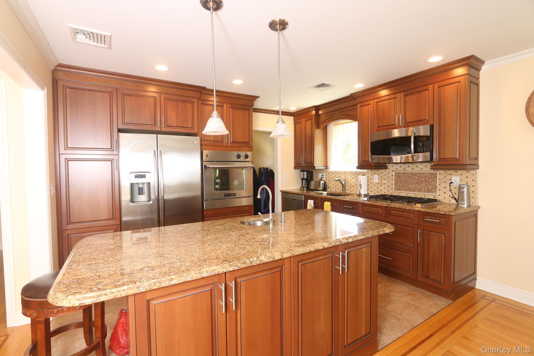 1054 Tulip Avenue Property Photo 5
