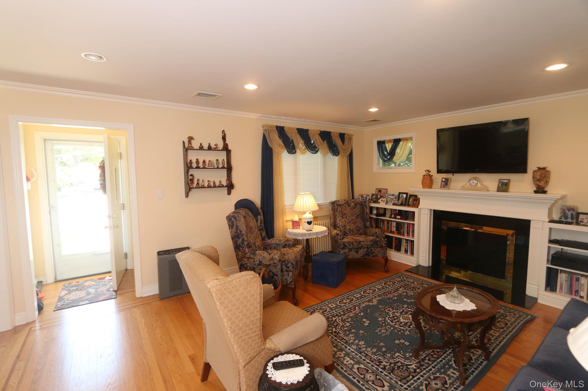 1054 Tulip Avenue Property Photo 7