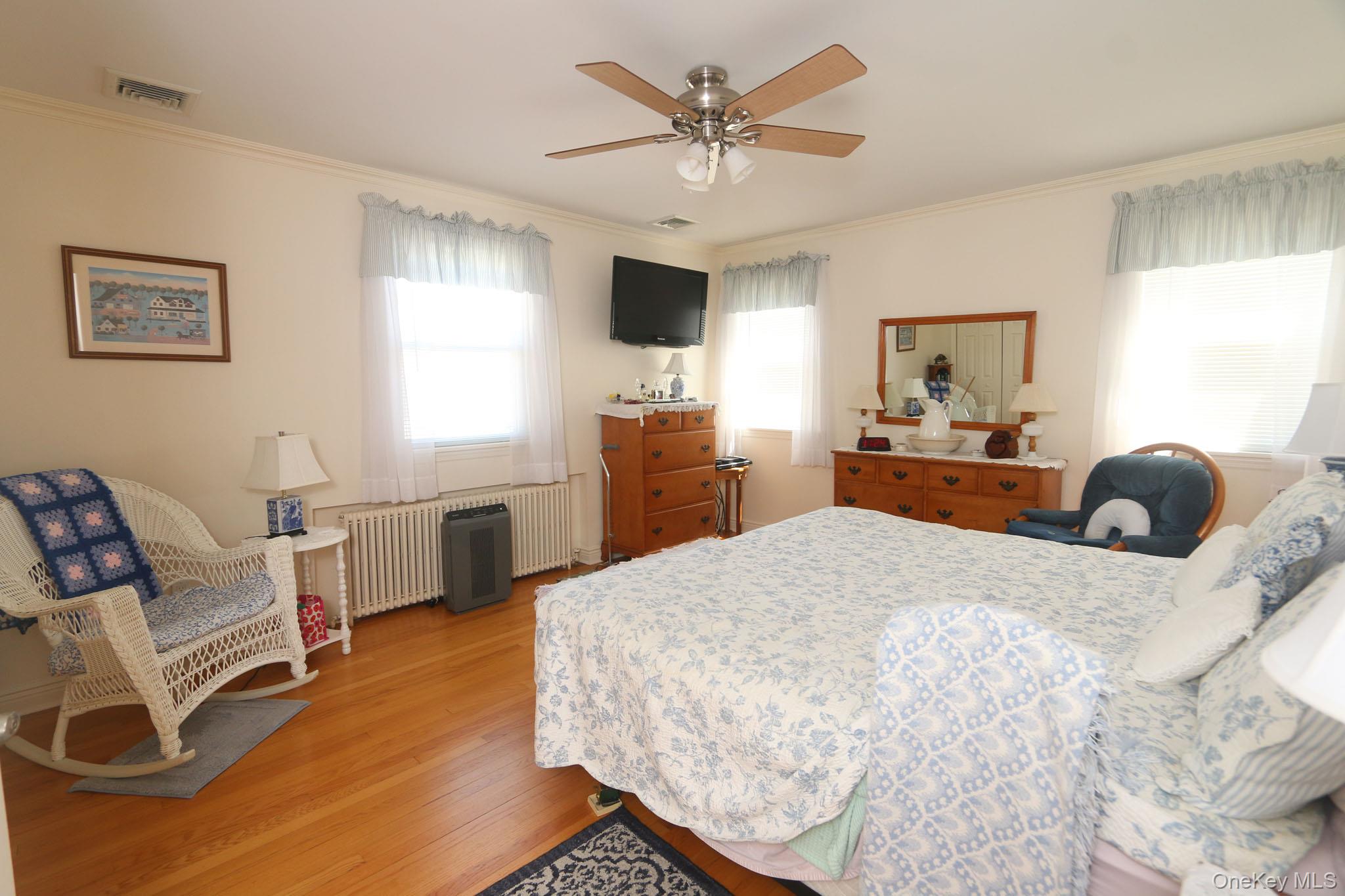 1054 Tulip Avenue Property Photo 11