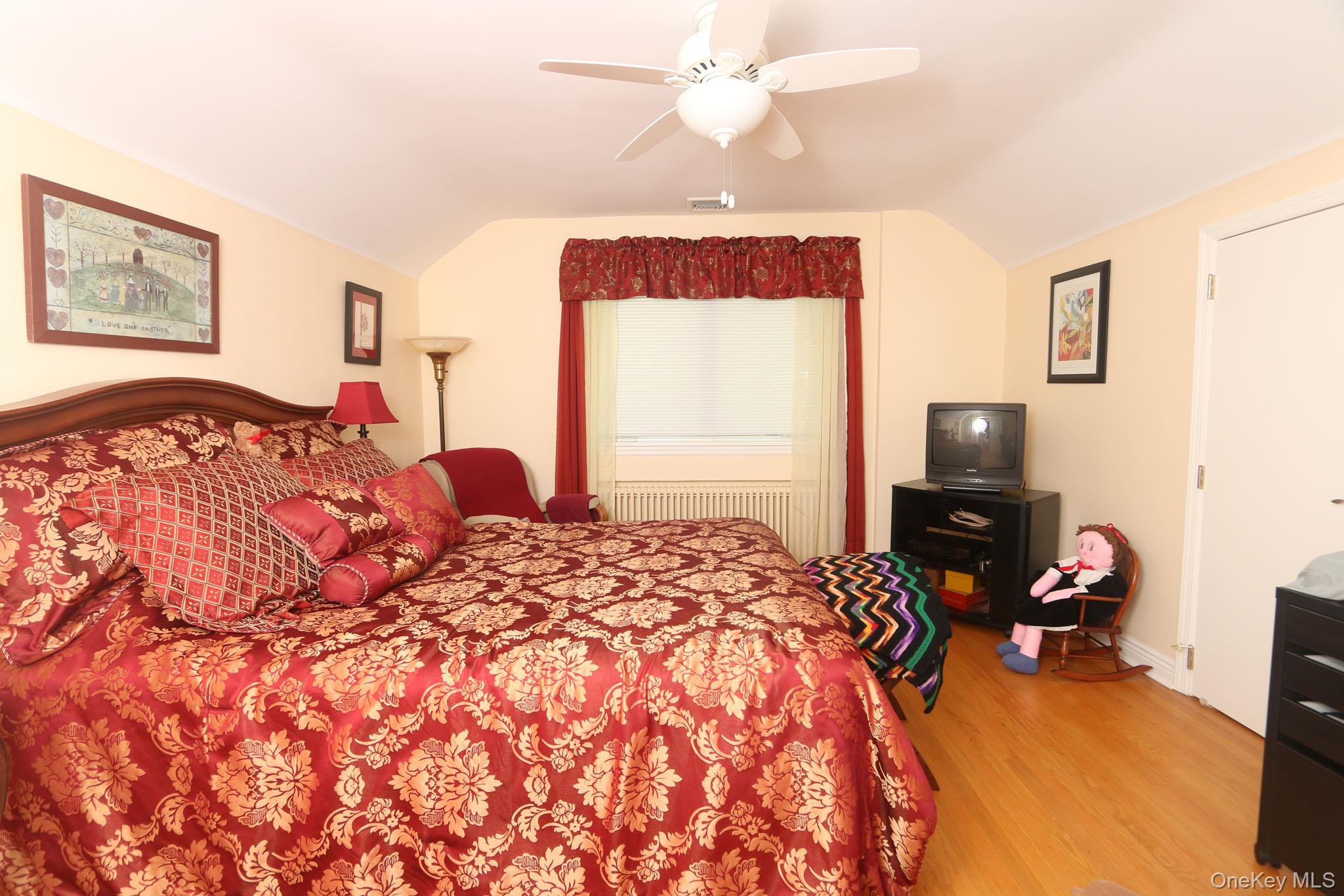 1054 Tulip Avenue Property Photo 13