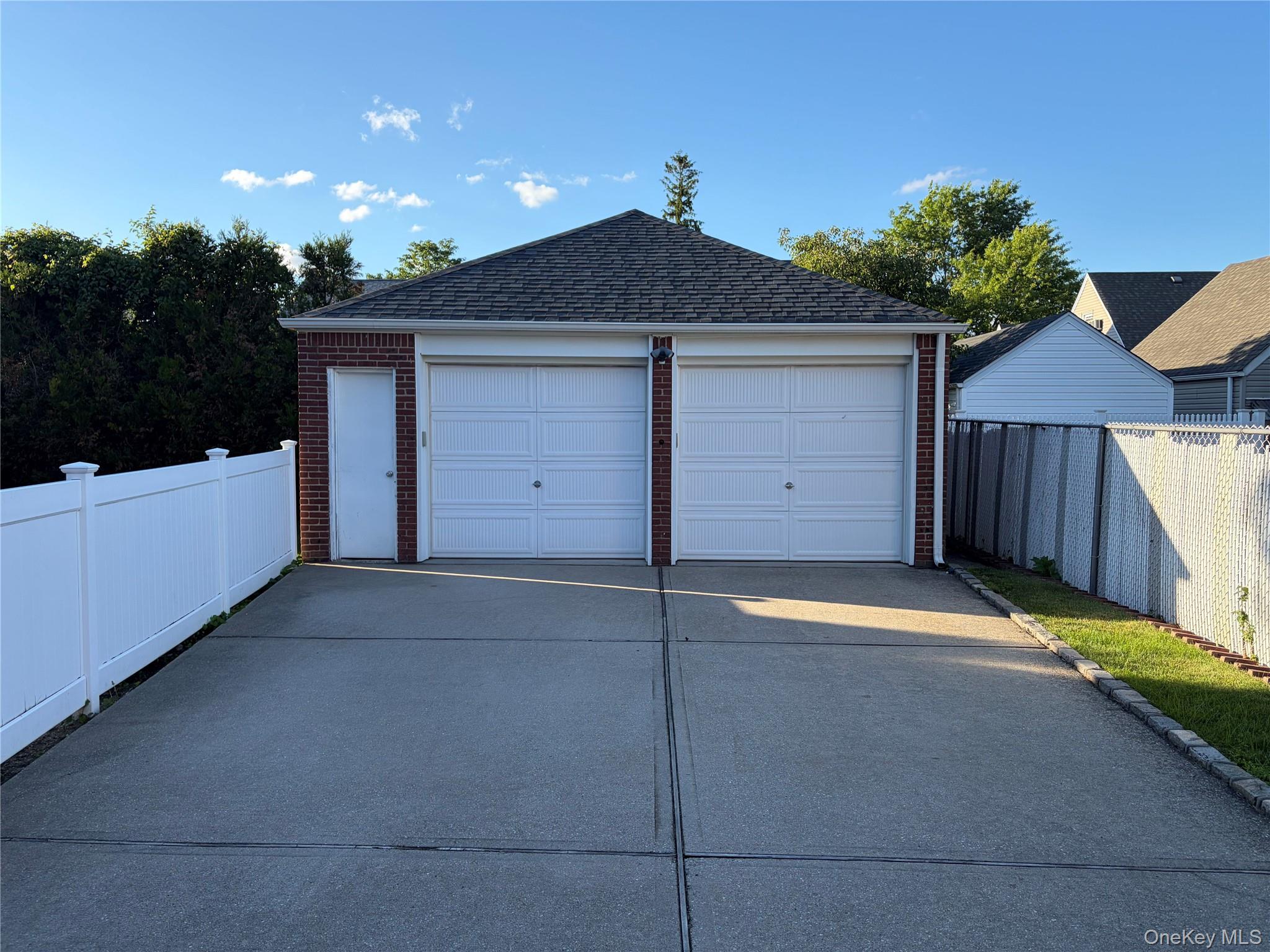 1054 Tulip Avenue Property Photo 14