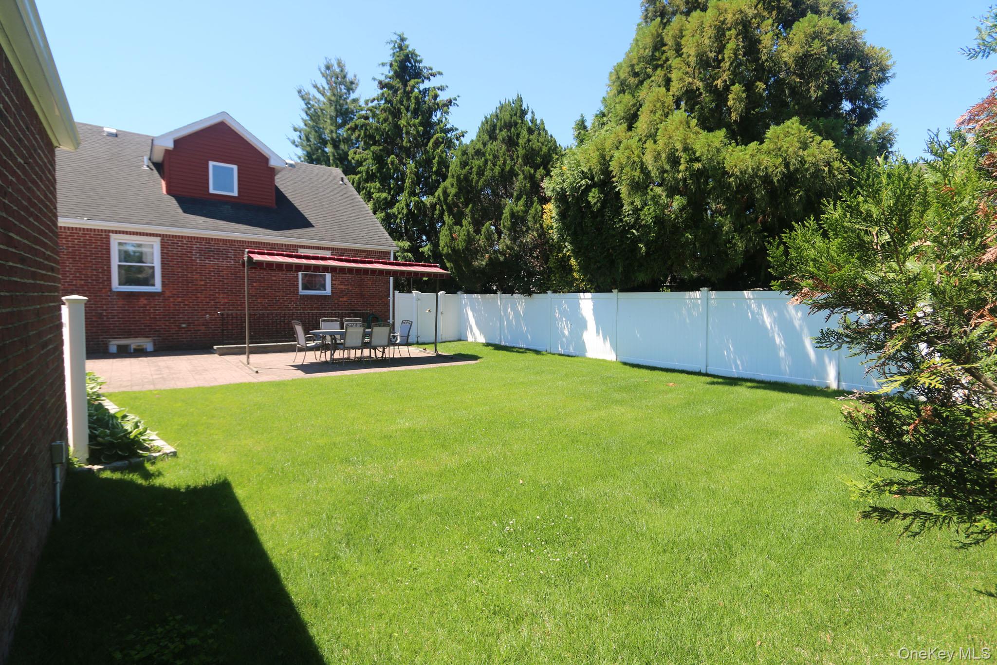 1054 Tulip Avenue Property Photo 16