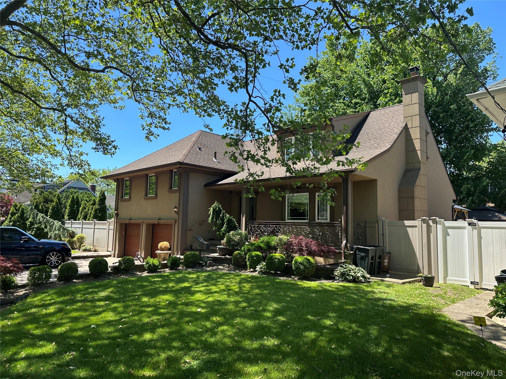 563 Sunset Drive Property Photo 1