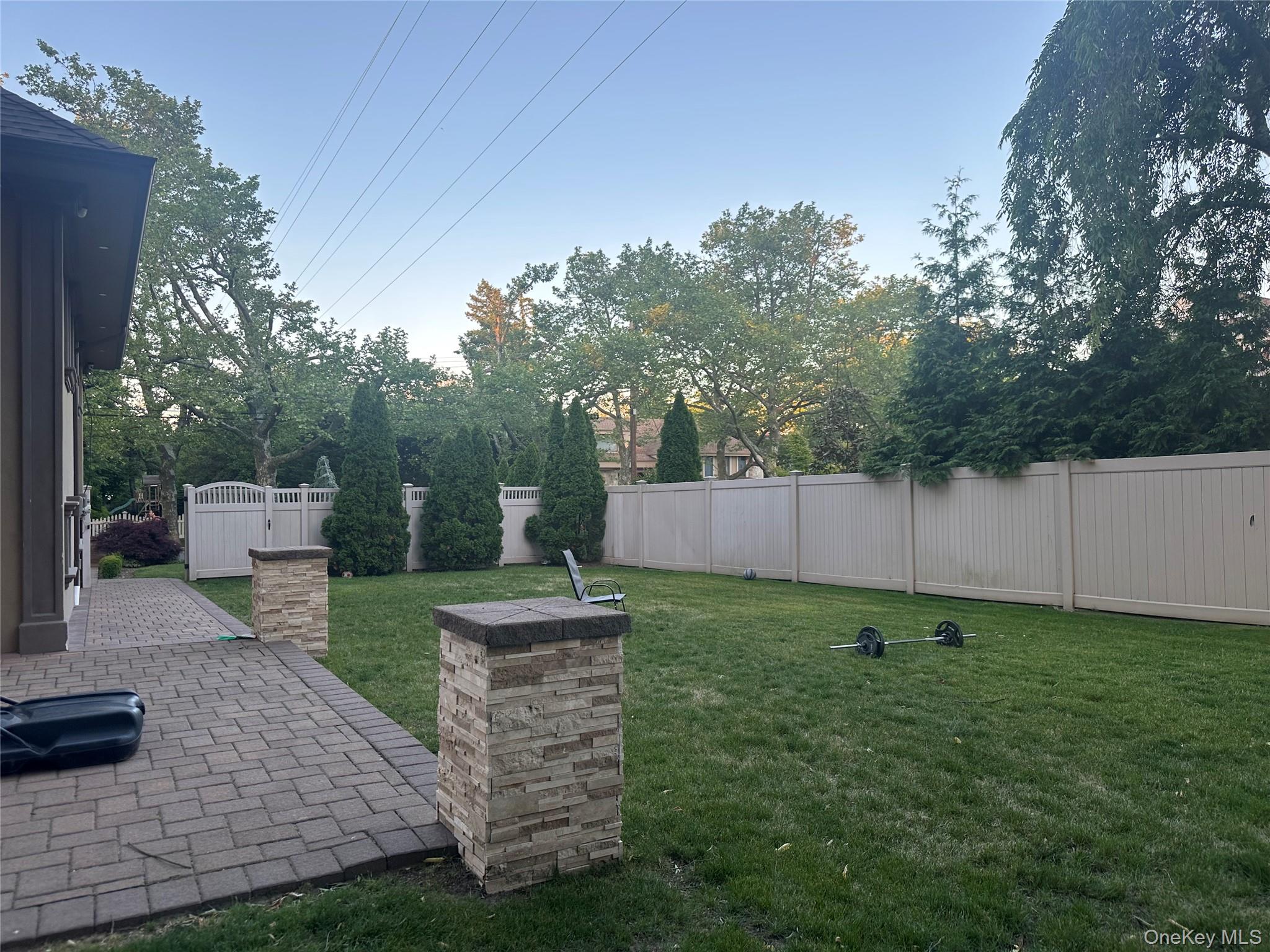 563 Sunset Drive Property Photo 5