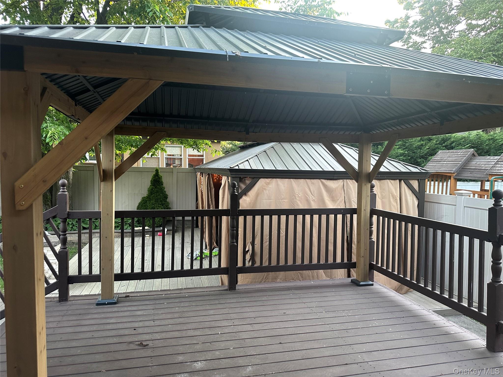 563 Sunset Drive Property Photo 8