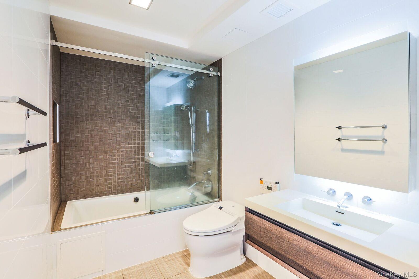 39-16 Prince Street 5a Property Photo 10