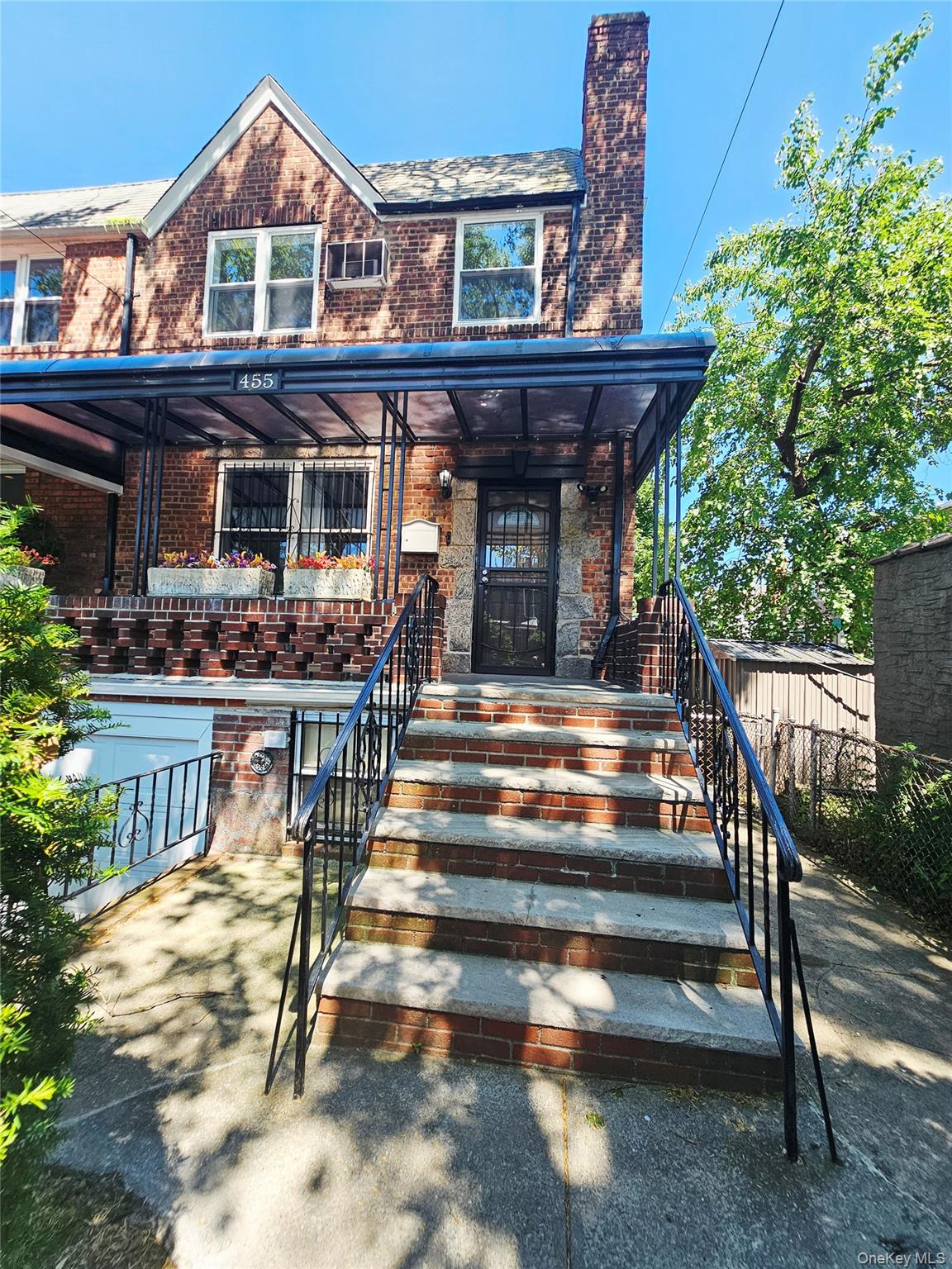 455 E 43rd Street Property Photo 1
