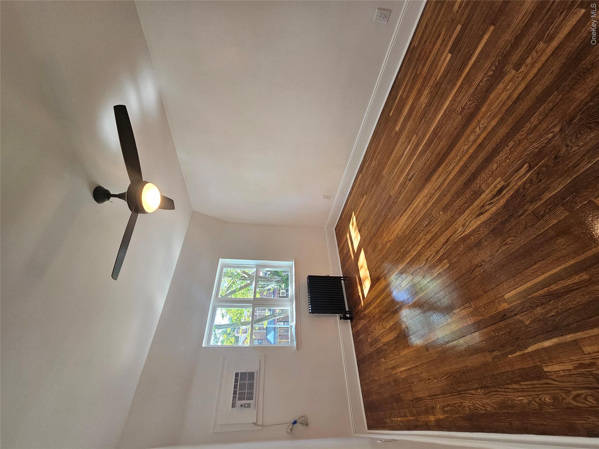 455 E 43rd Street Property Photo 9