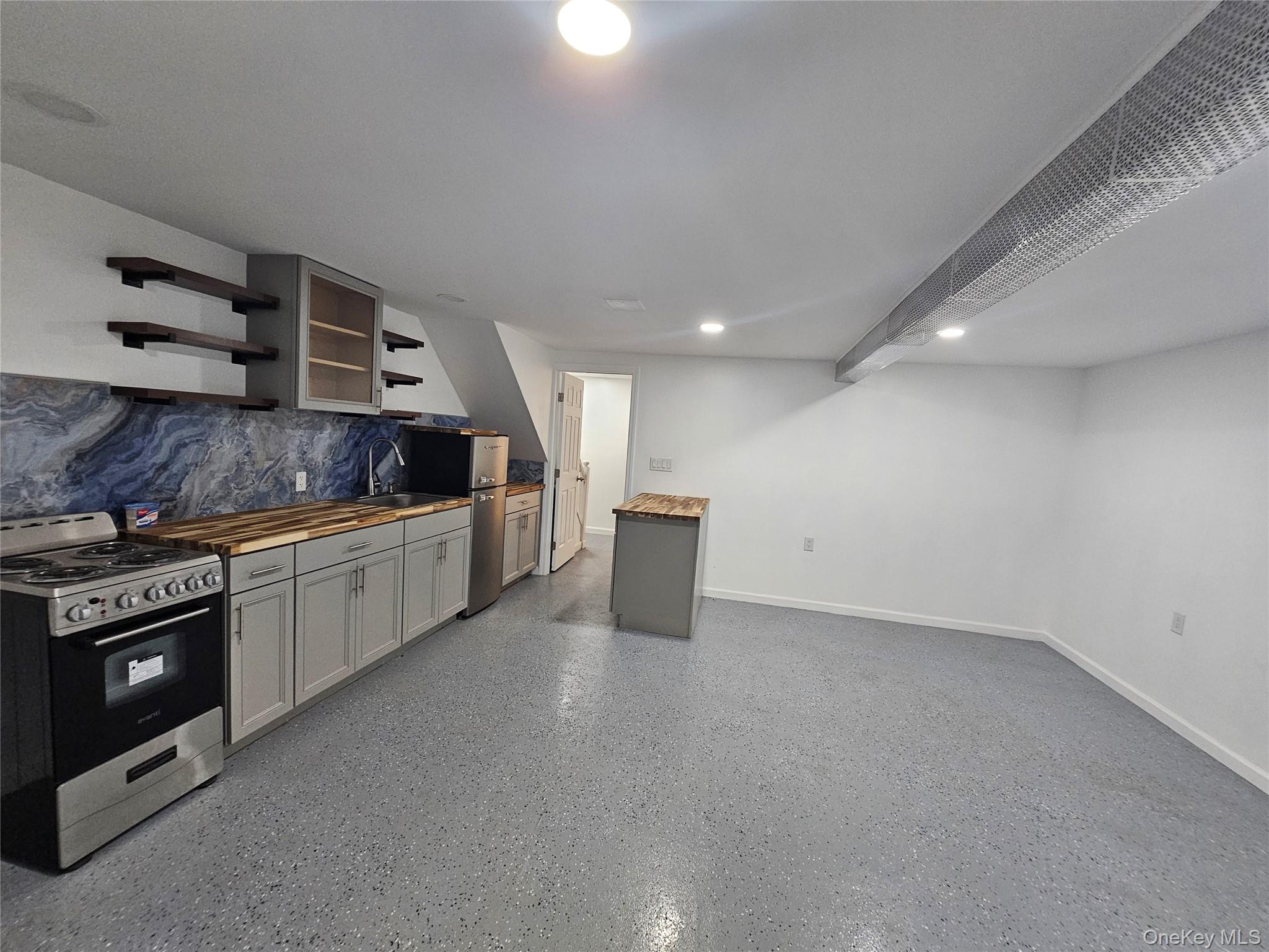 455 E 43rd Street Property Photo 15
