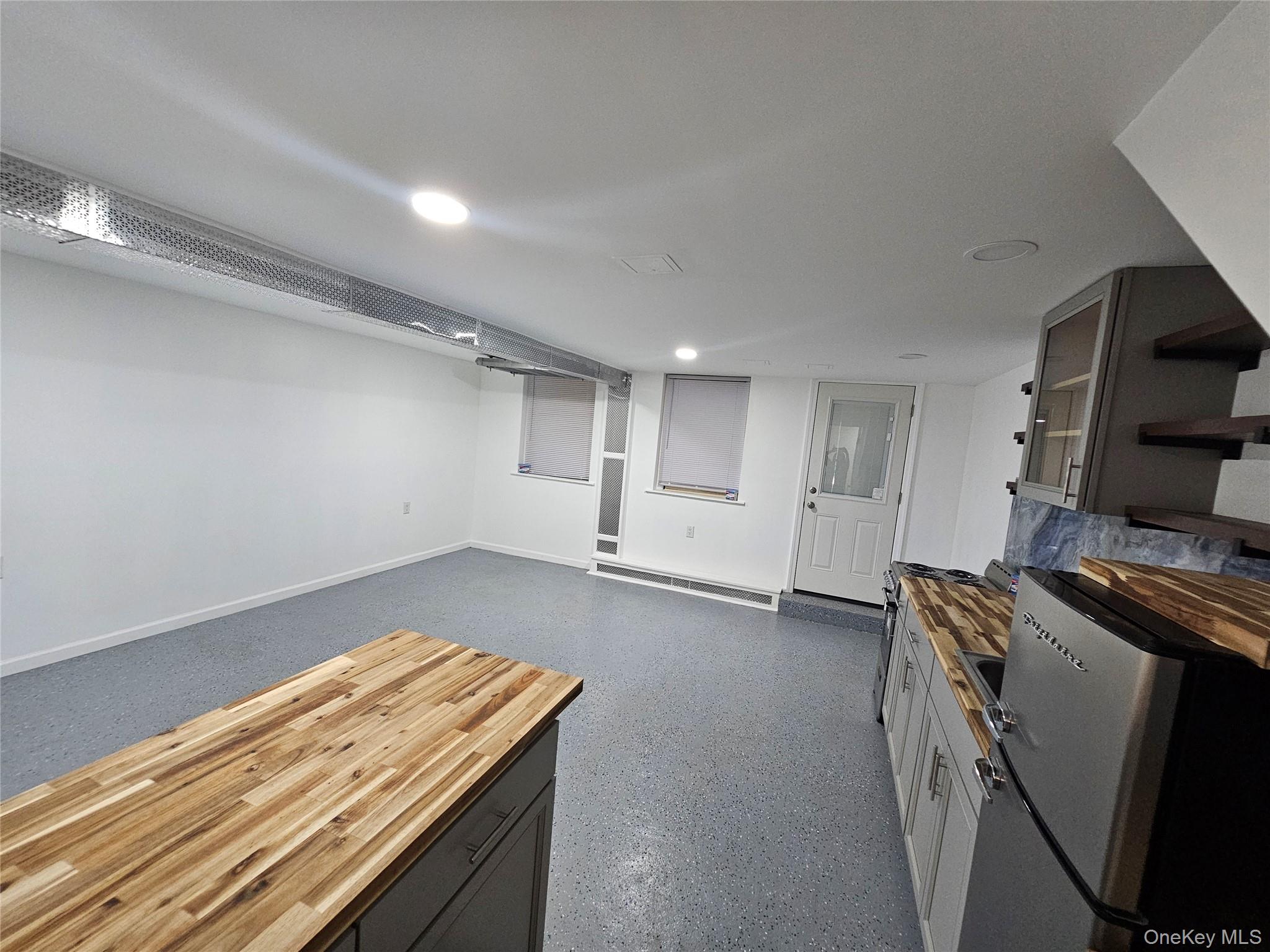 455 E 43rd Street Property Photo 17