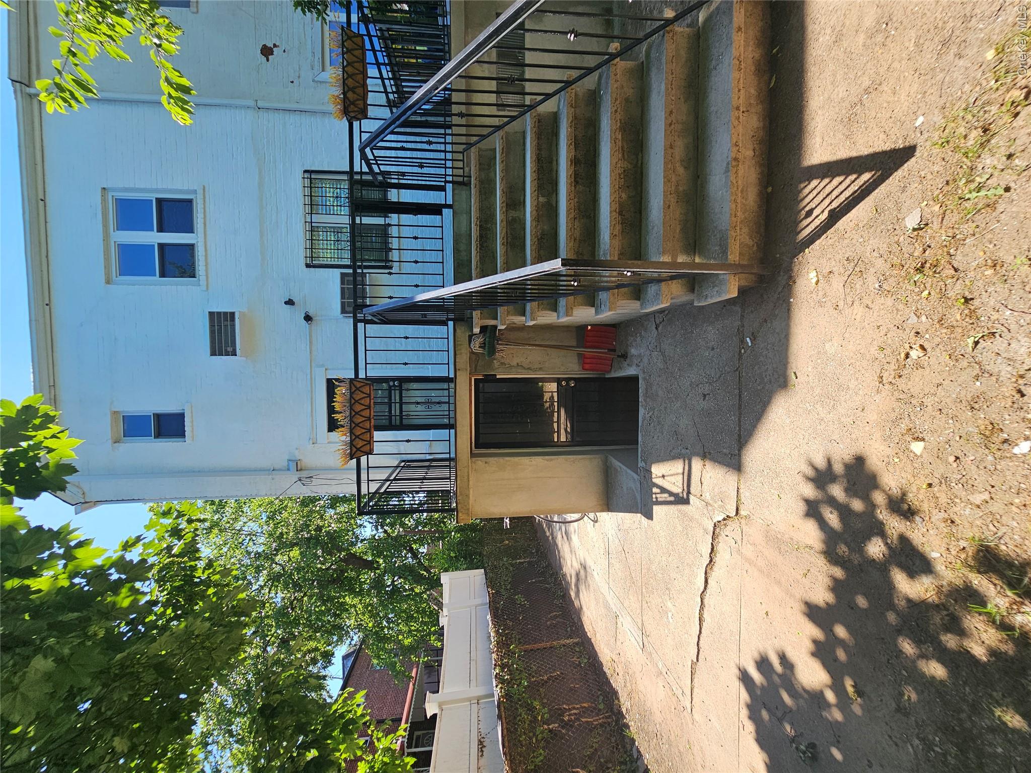 455 E 43rd Street Property Photo 20