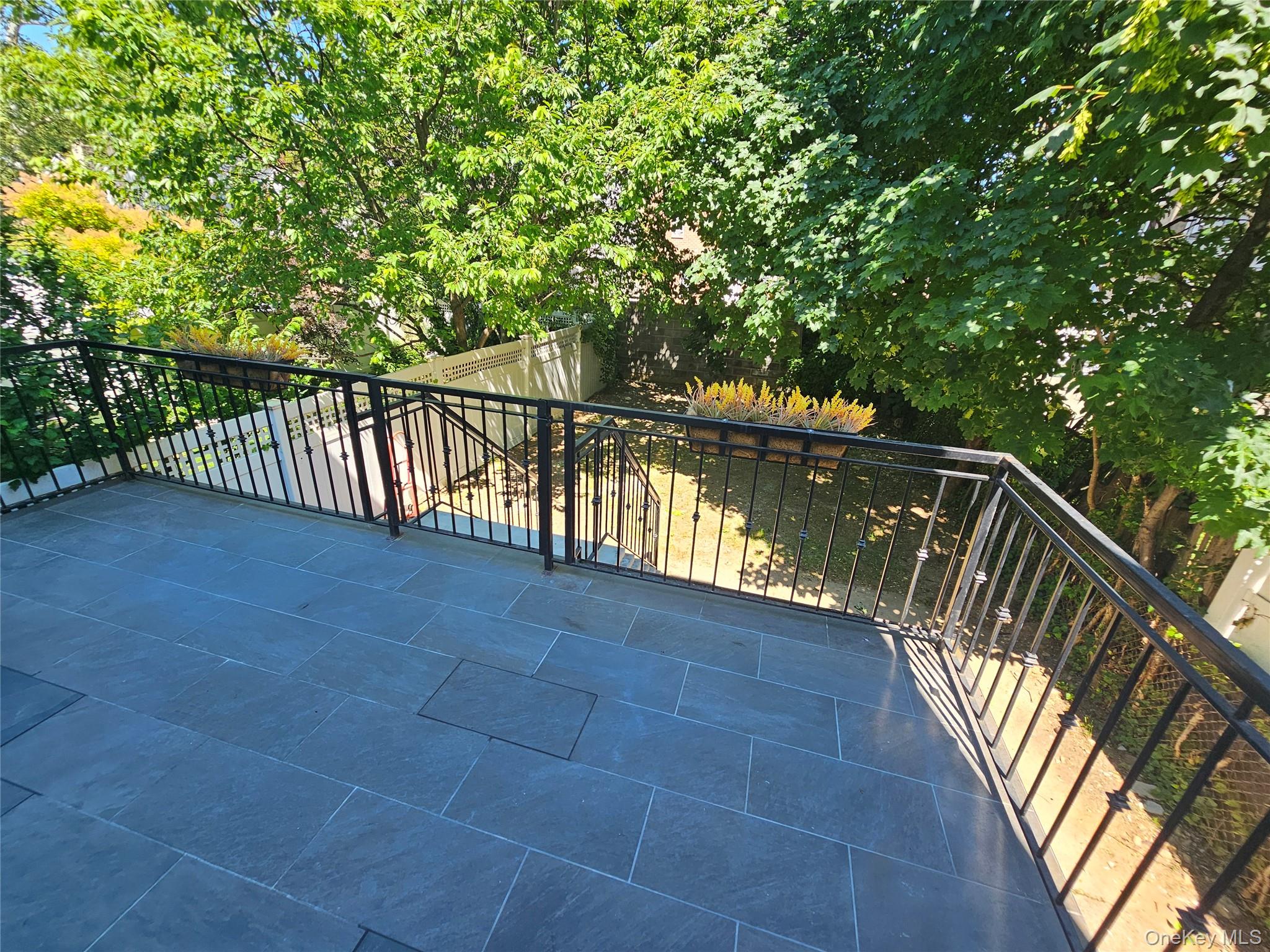 455 E 43rd Street Property Photo 24