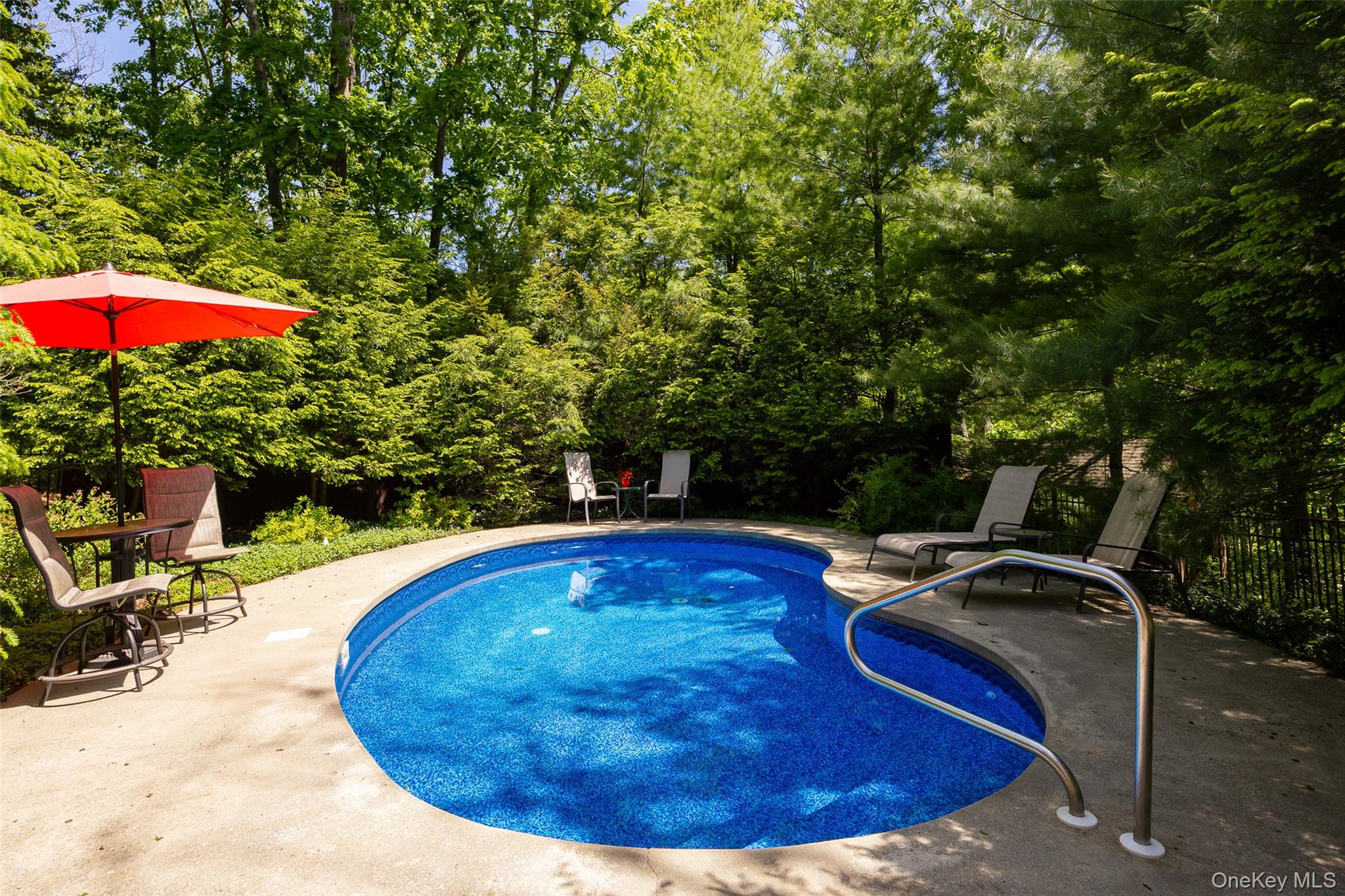 44 Eleanor Drive Property Photo 8