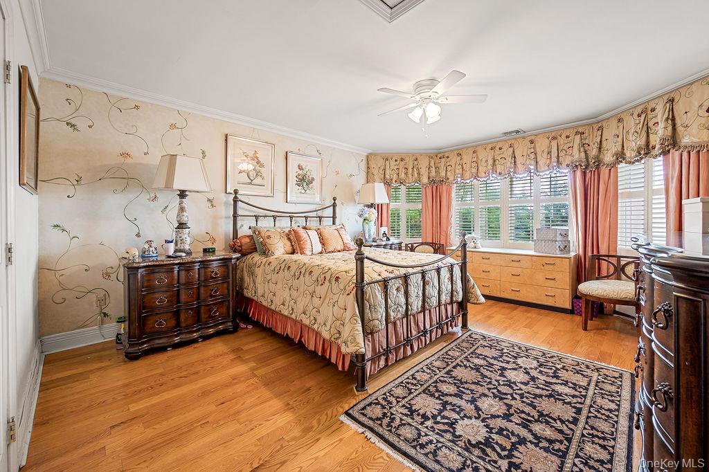 4 Point Crescent Property Photo 23