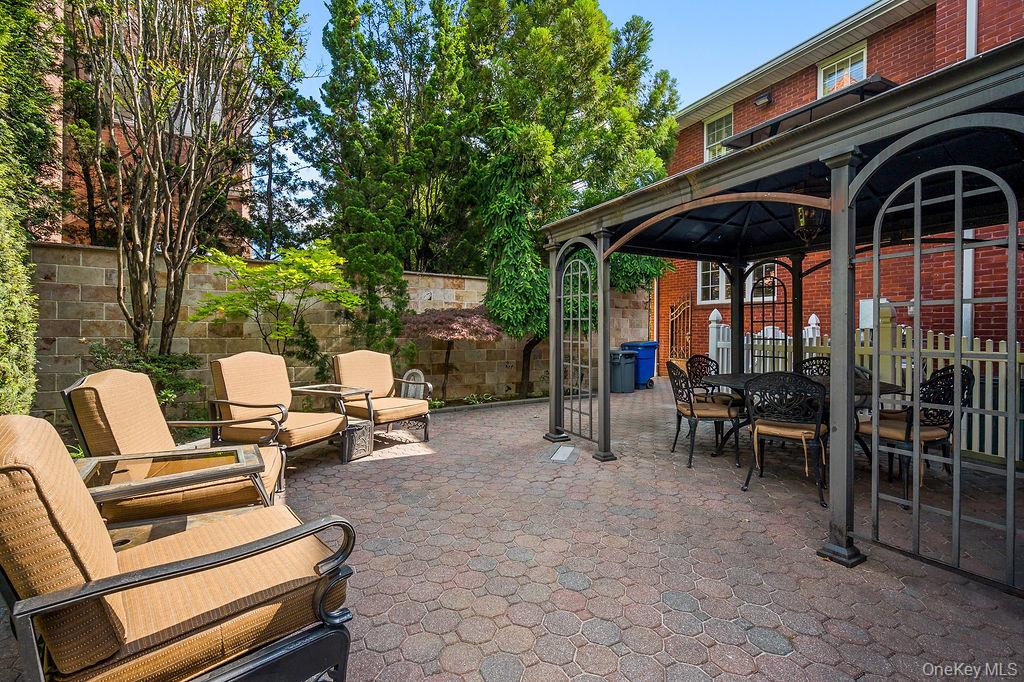 4 Point Crescent Property Photo 29