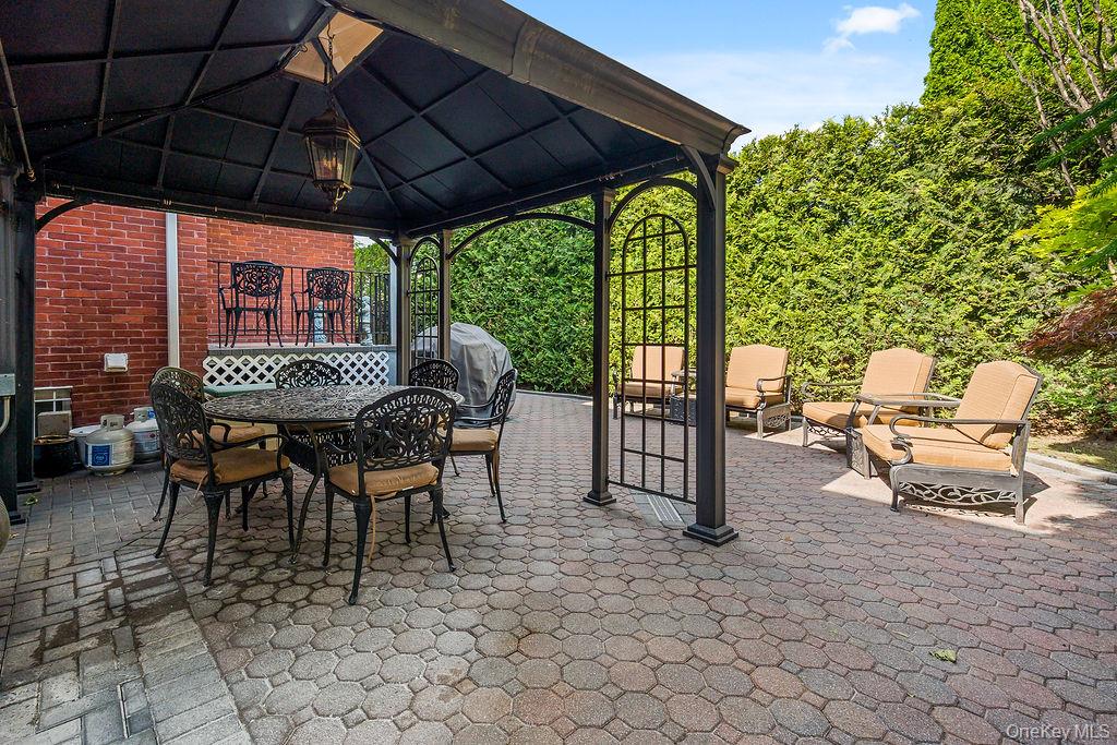 4 Point Crescent Property Photo 30