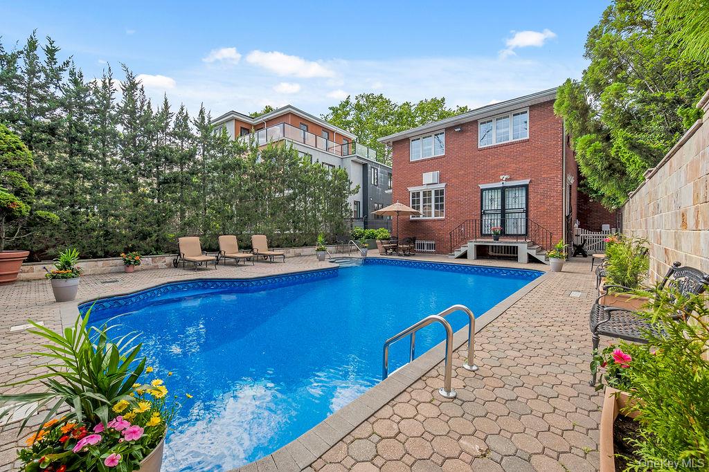 4 Point Crescent Property Photo 32