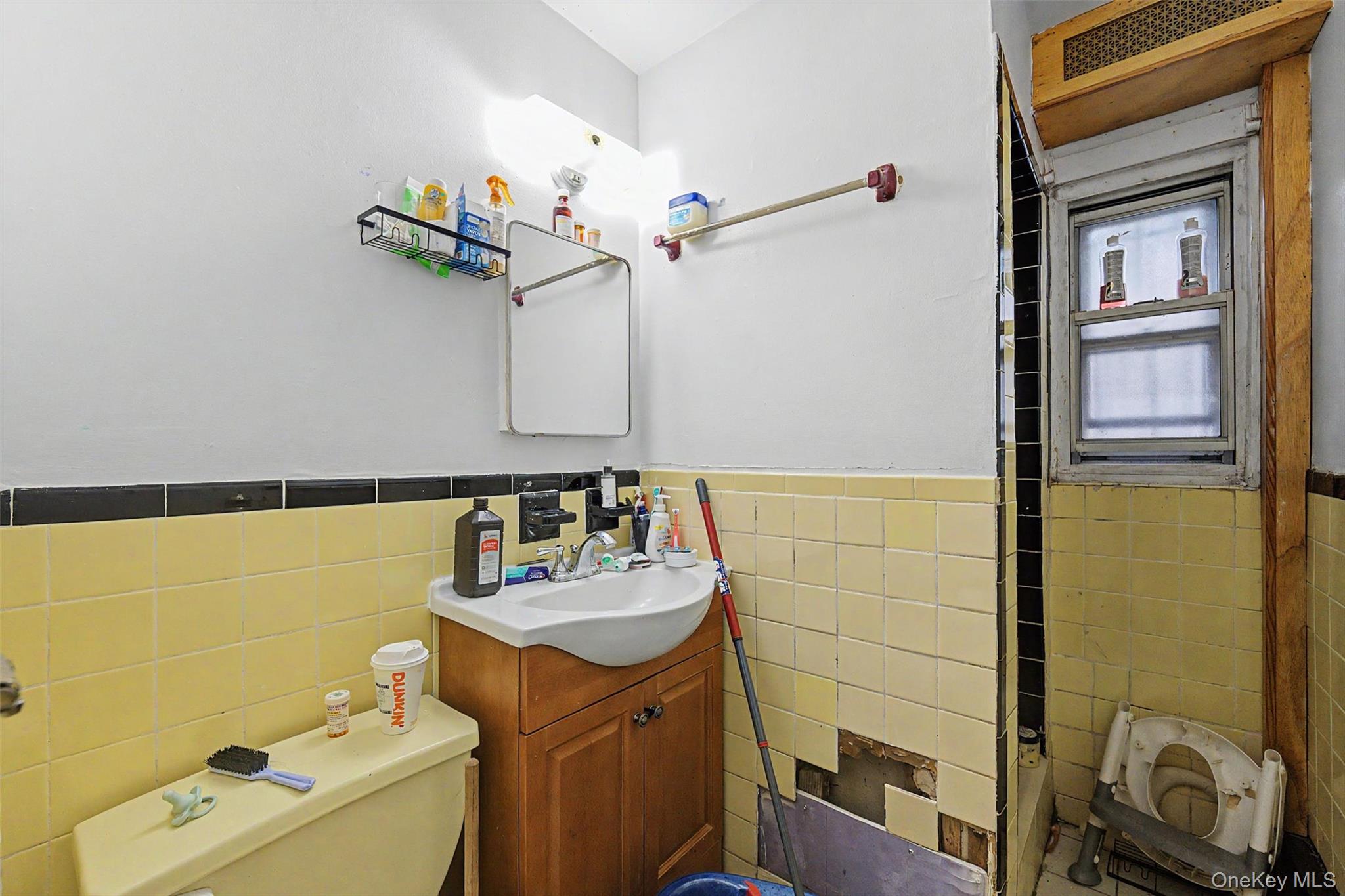 1010 E 233rd Street Property Photo 13