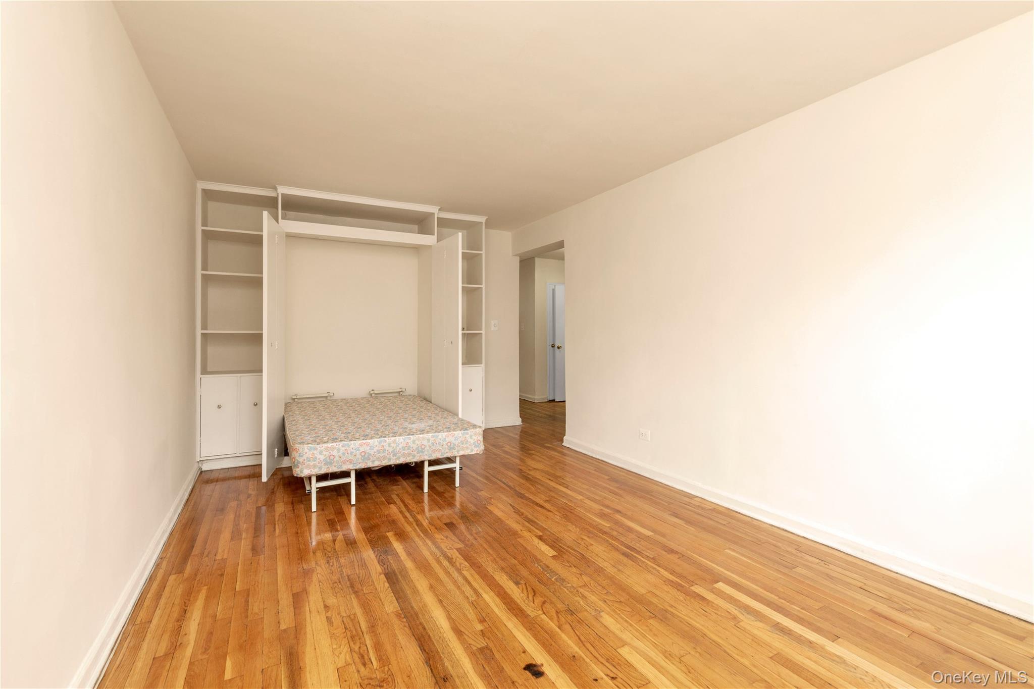 31-85 Crescent Street 2nd Property Photo 8