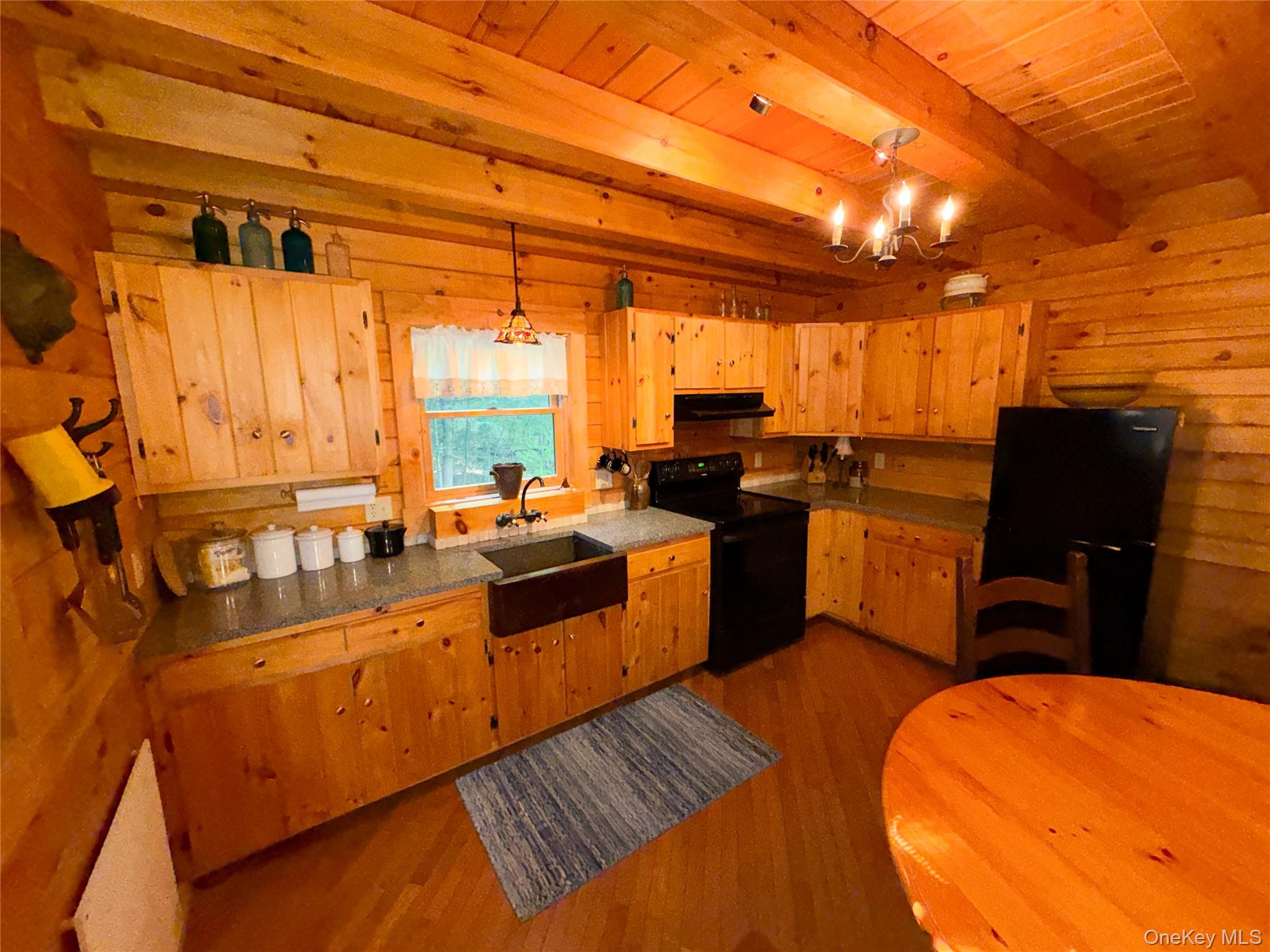 836 Emerald Lake Road Property Photo 5