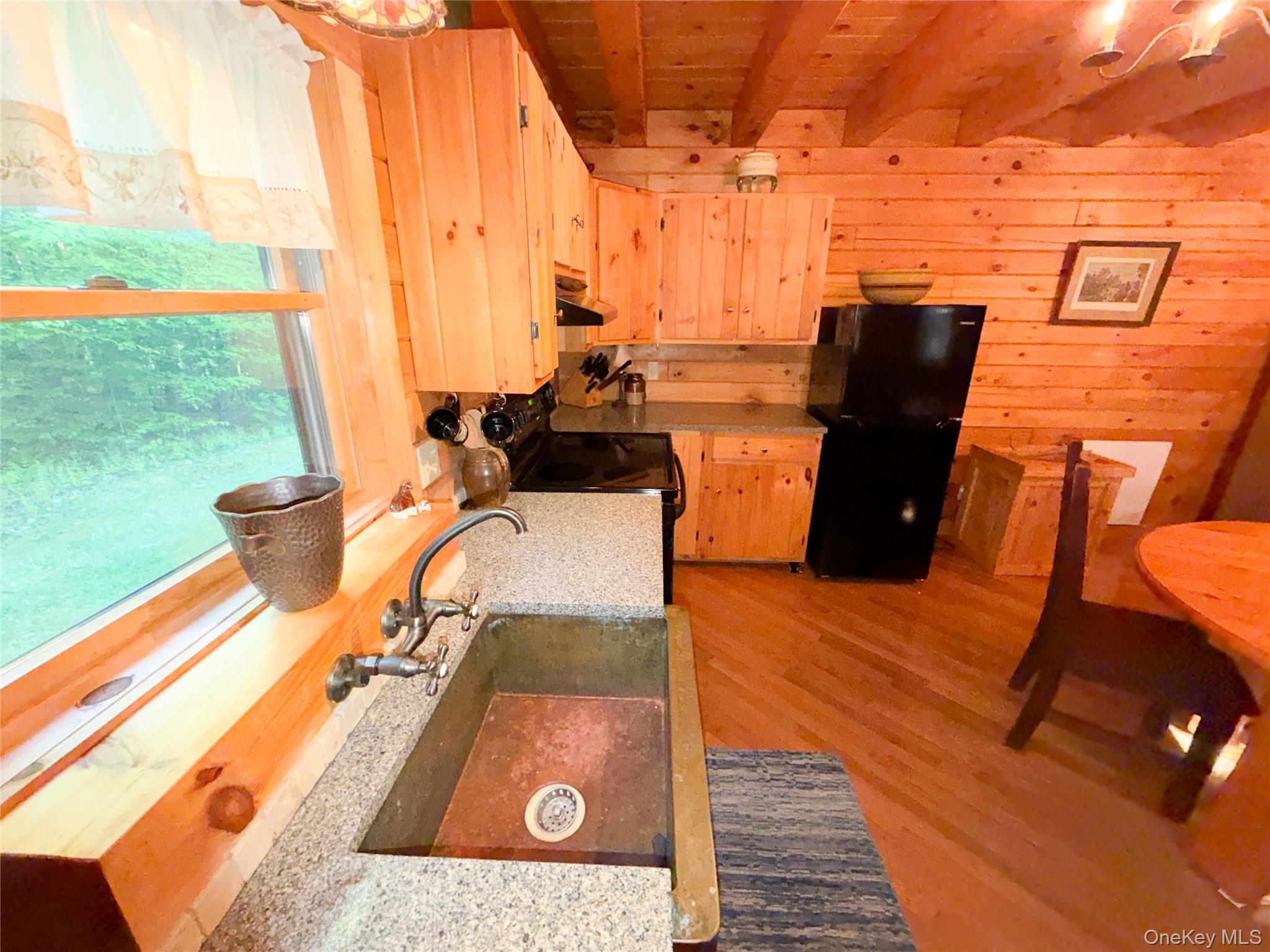 836 Emerald Lake Road Property Photo 6