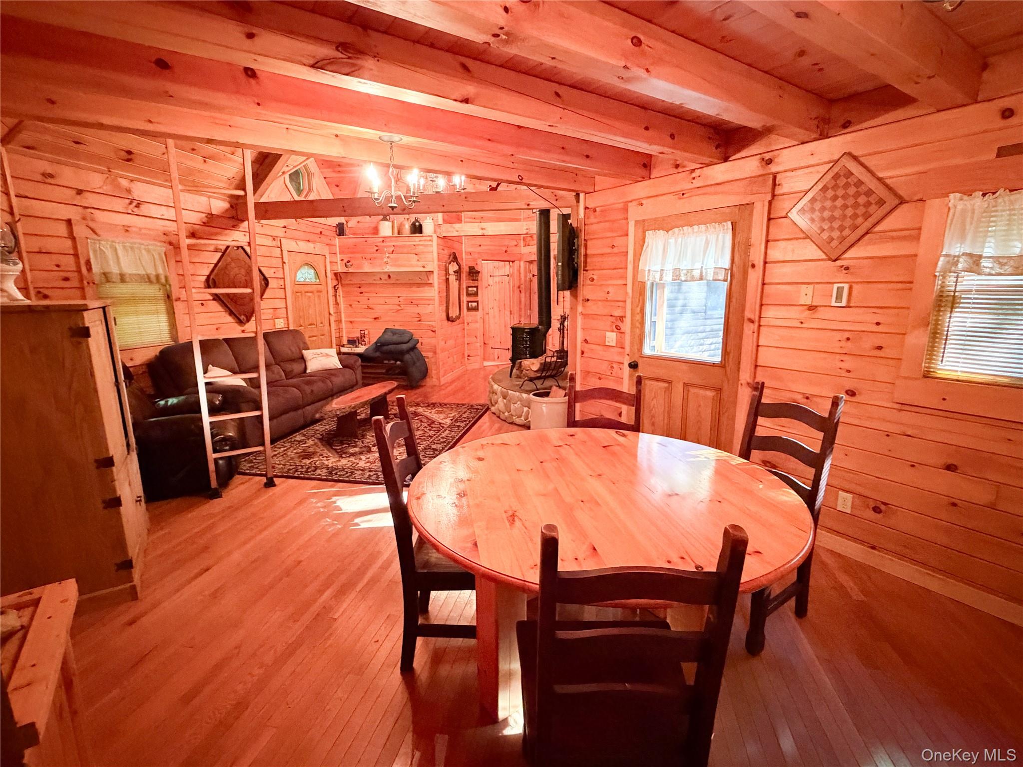 836 Emerald Lake Road Property Photo 9