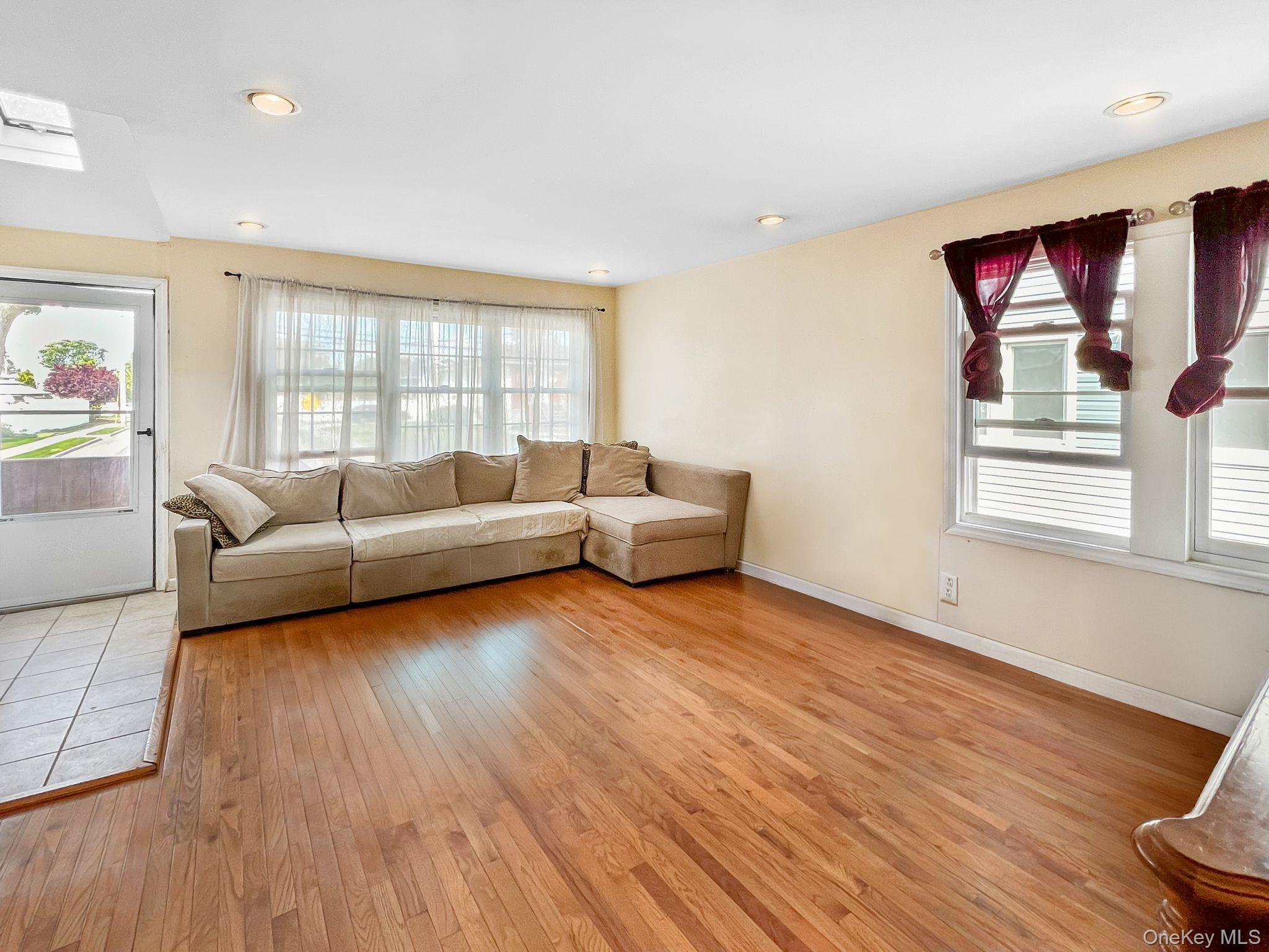 3321 Murdock Avenue Property Photo 3