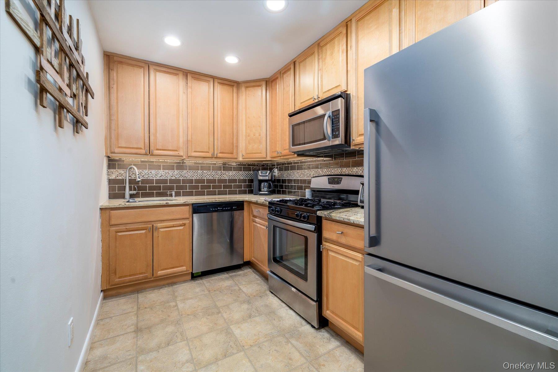 410 E Broadway 4c Property Photo 8