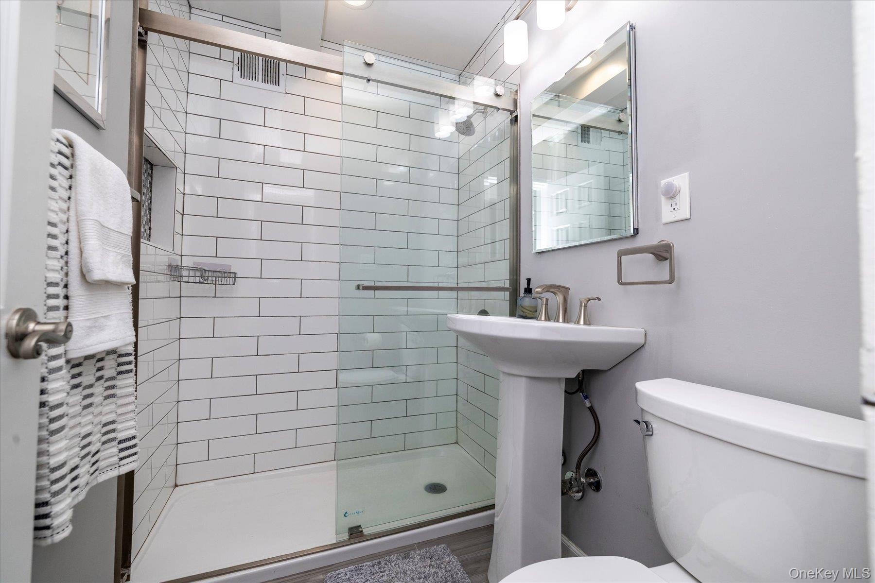 410 E Broadway 4c Property Photo 9