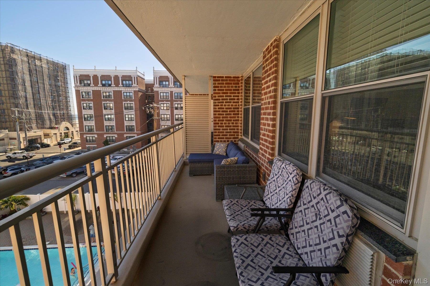 410 E Broadway 4c Property Photo 13