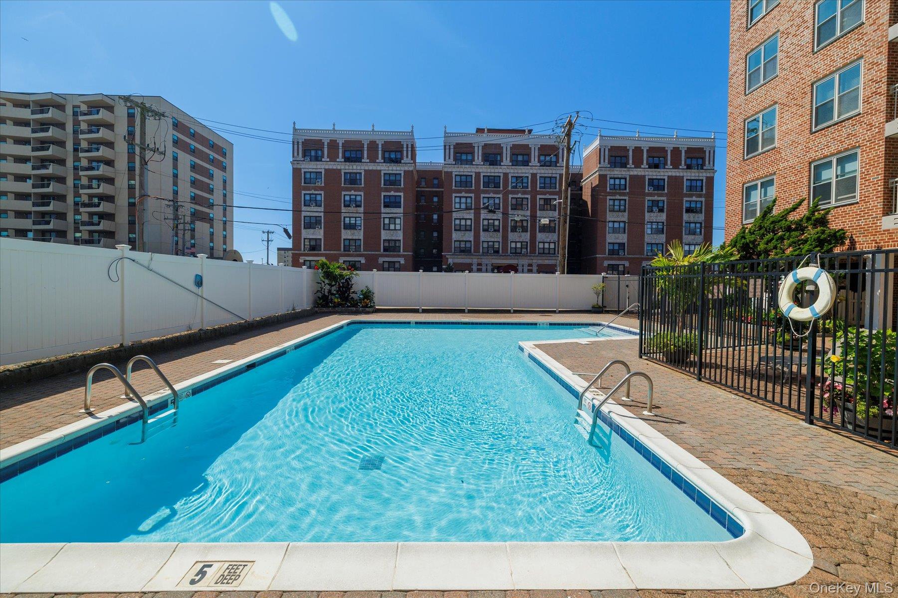 410 E Broadway 4c Property Photo 16
