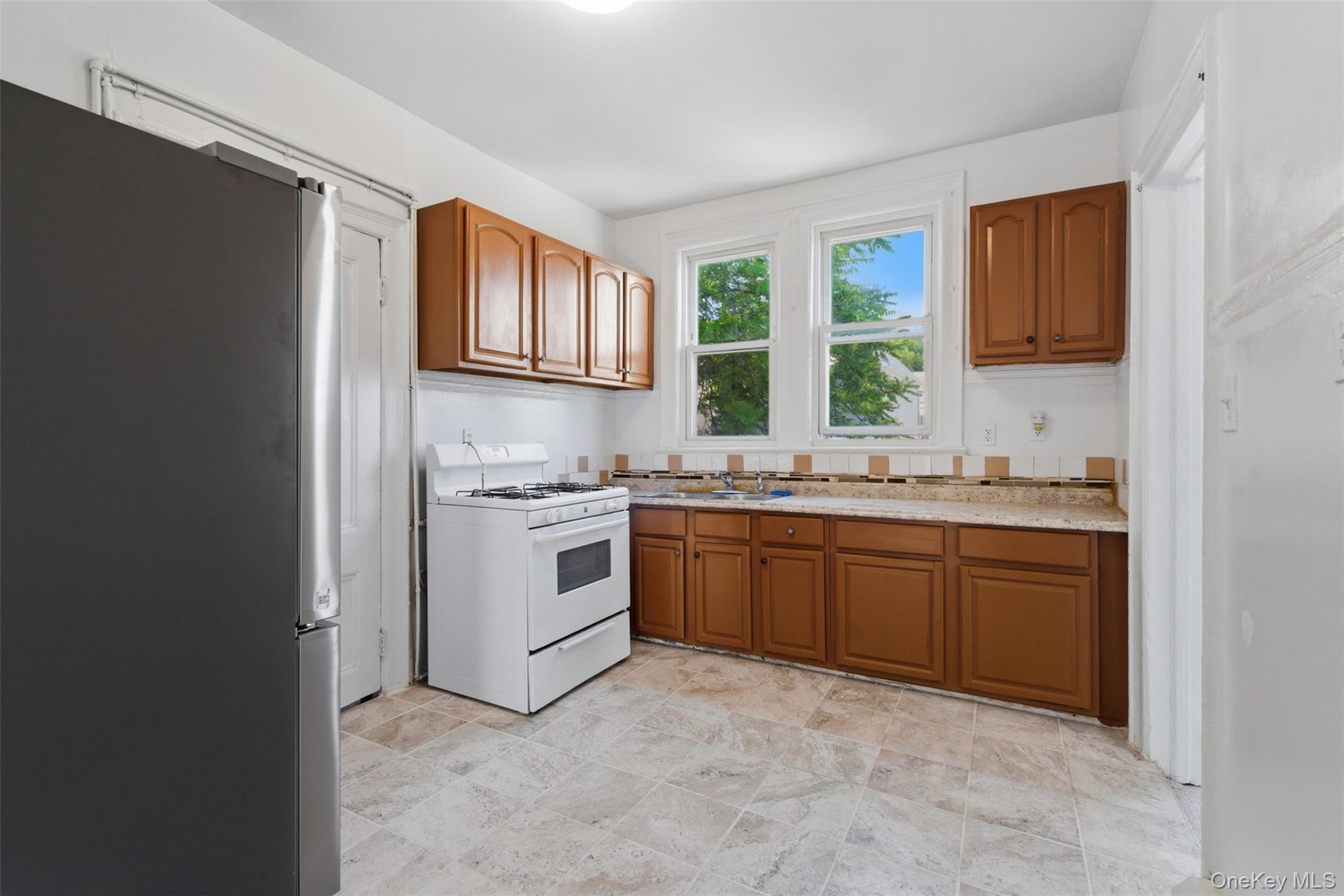 110 S 13th Avenue Property Photo 3