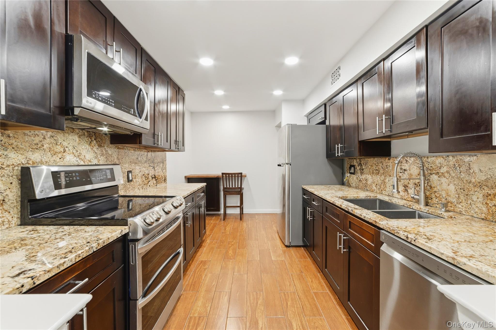 412 Tallwood Drive Property Photo 3