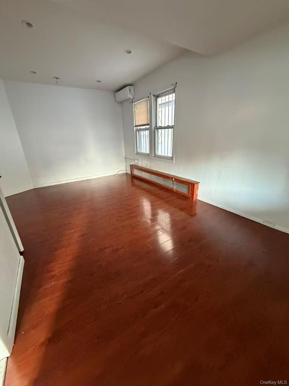 6127 157th Street Property Photo 4