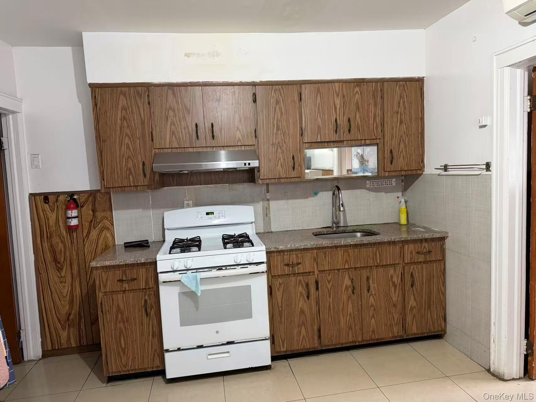 6127 157th Street Property Photo 5