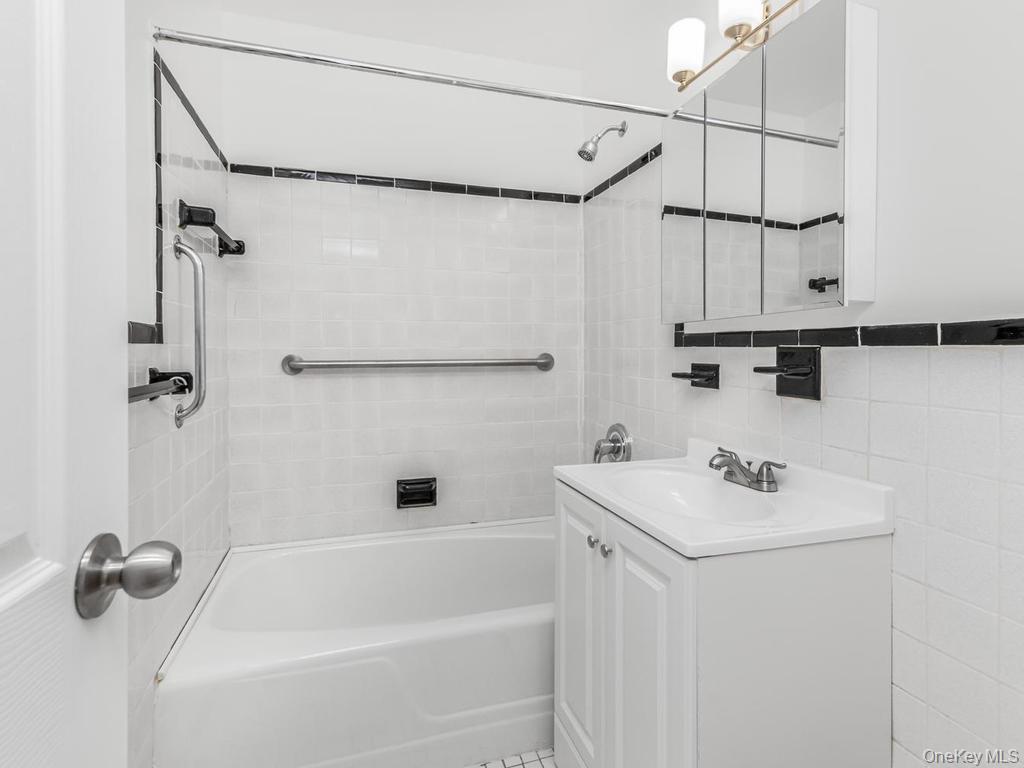 6485 Broadway 5b Property Photo 5