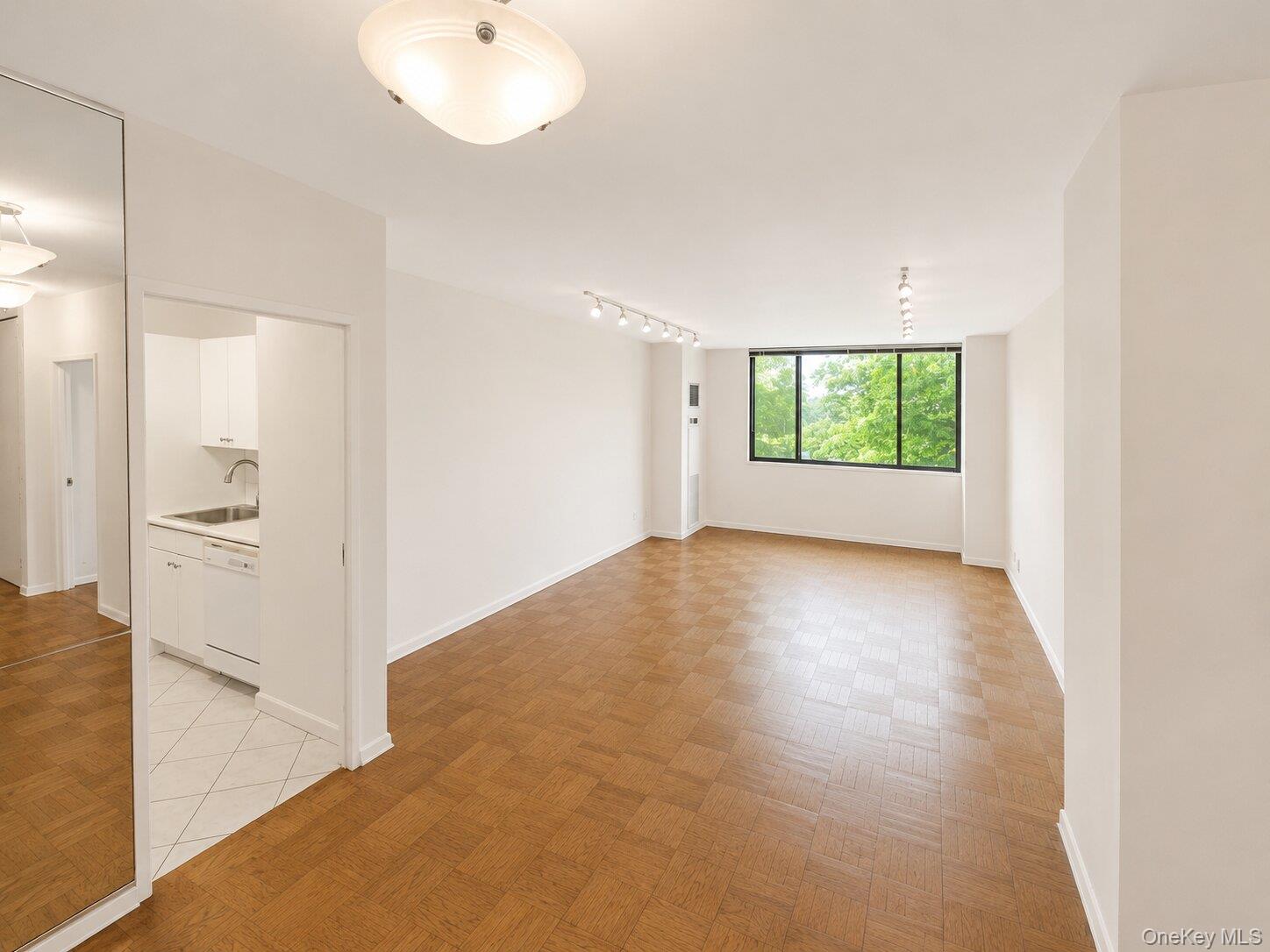 27010 Grand Central Parkway 4m Property Photo 2