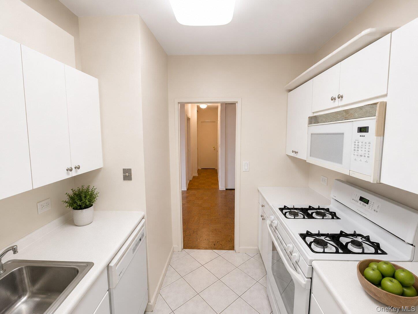 27010 Grand Central Parkway 4m Property Photo 4
