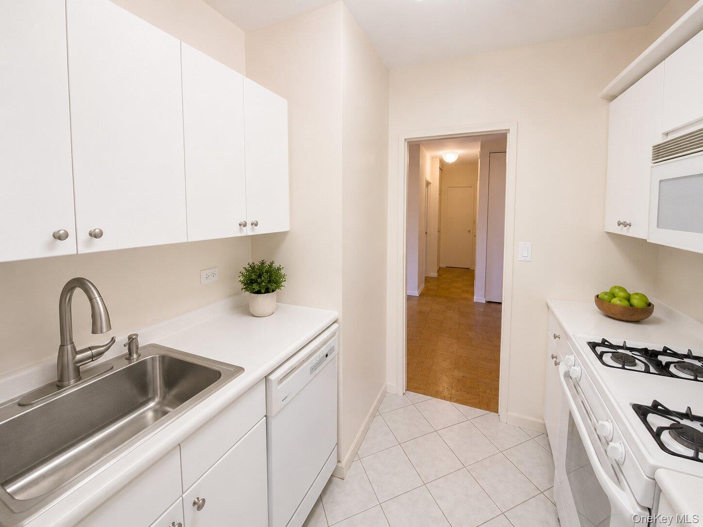 27010 Grand Central Parkway 4m Property Photo 6