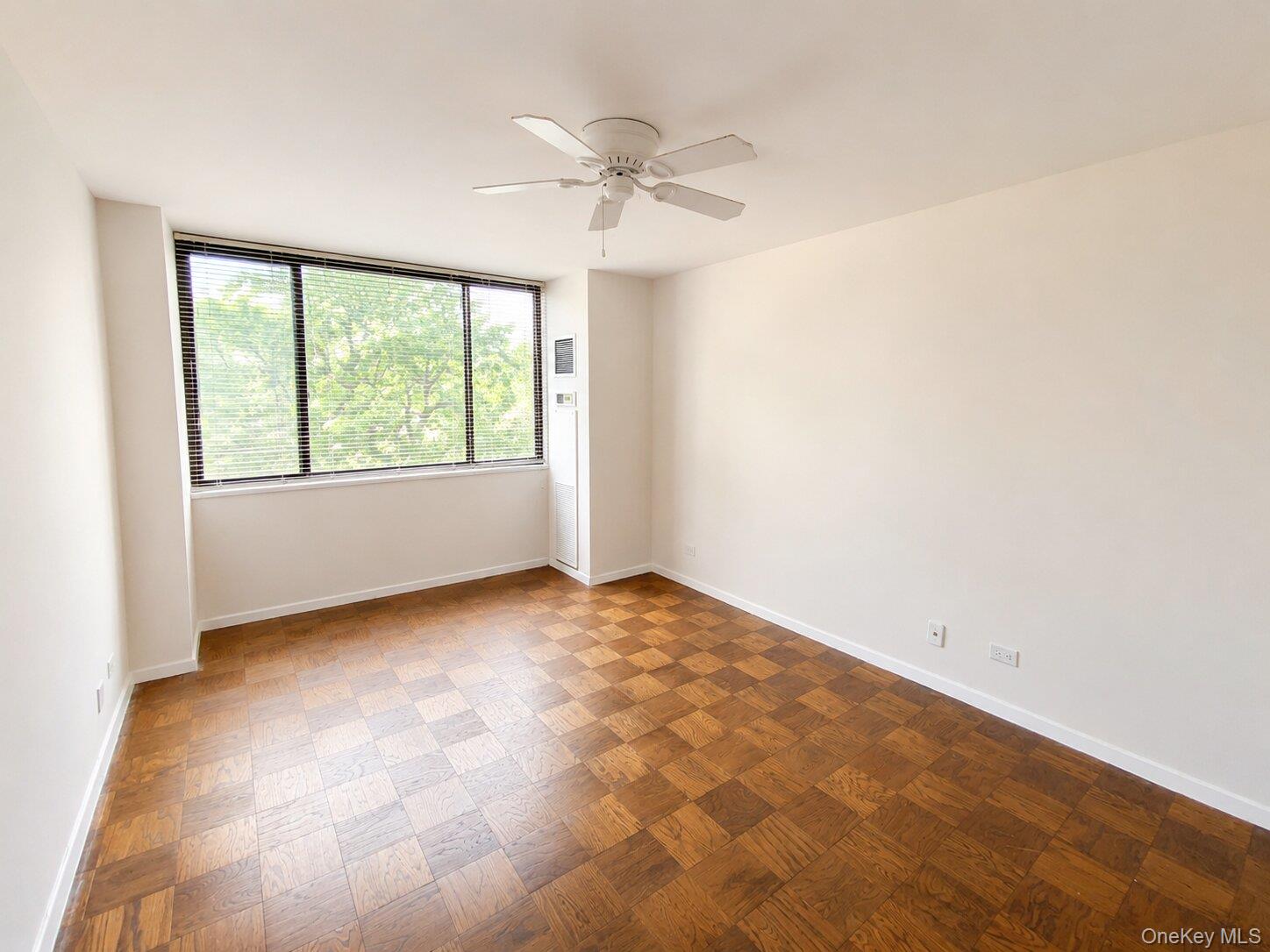 27010 Grand Central Parkway 4m Property Photo 7